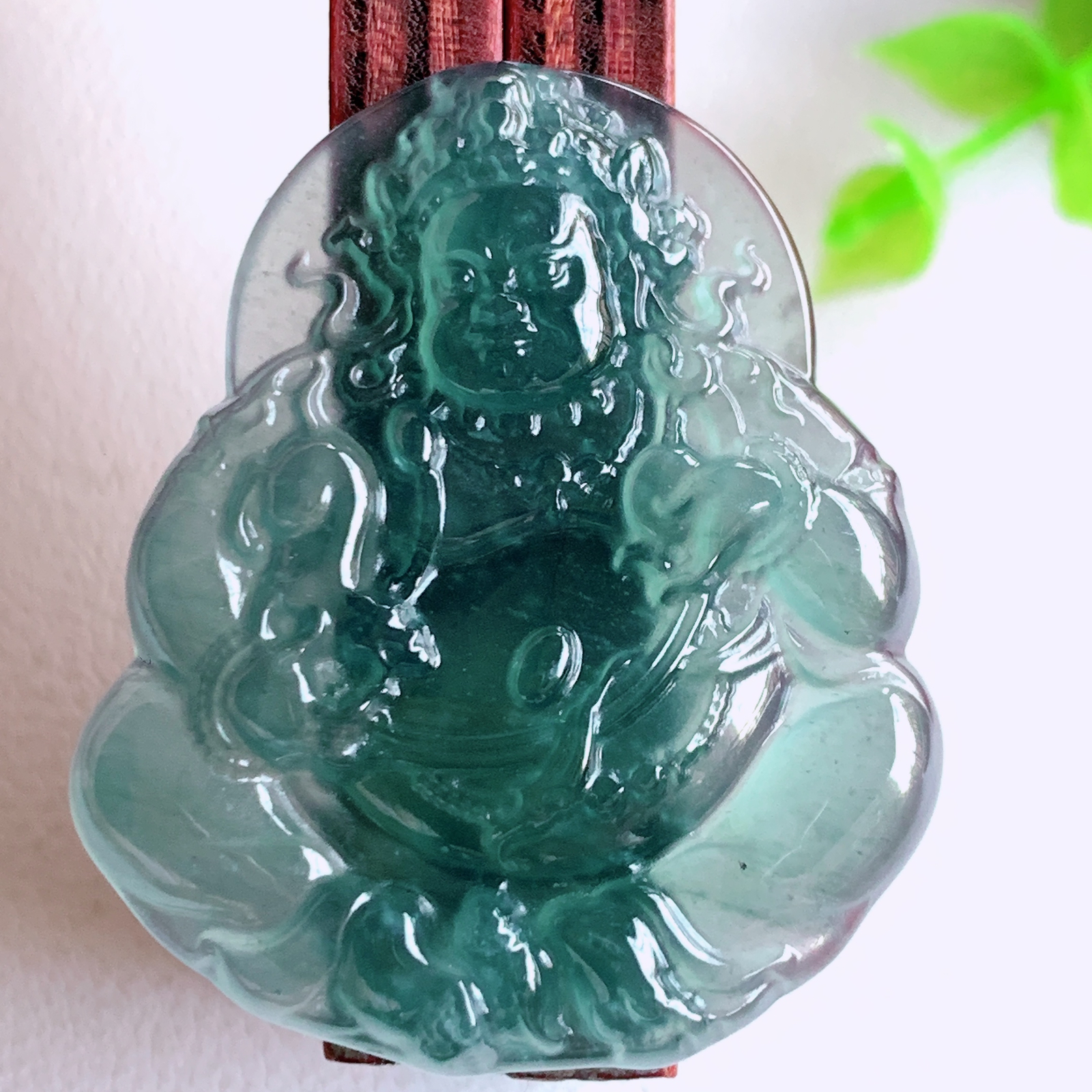 蓝冰佛公挂件 玉质细腻  精雕弥勒佛，笑佛福耳垂肩，面相喜庆，开怀大笑，憨态可掬。惟妙惟肖，寓意福禄双全，吉祥美满，笑口常开 W03.7 尺寸：40-33.6-5.2mm