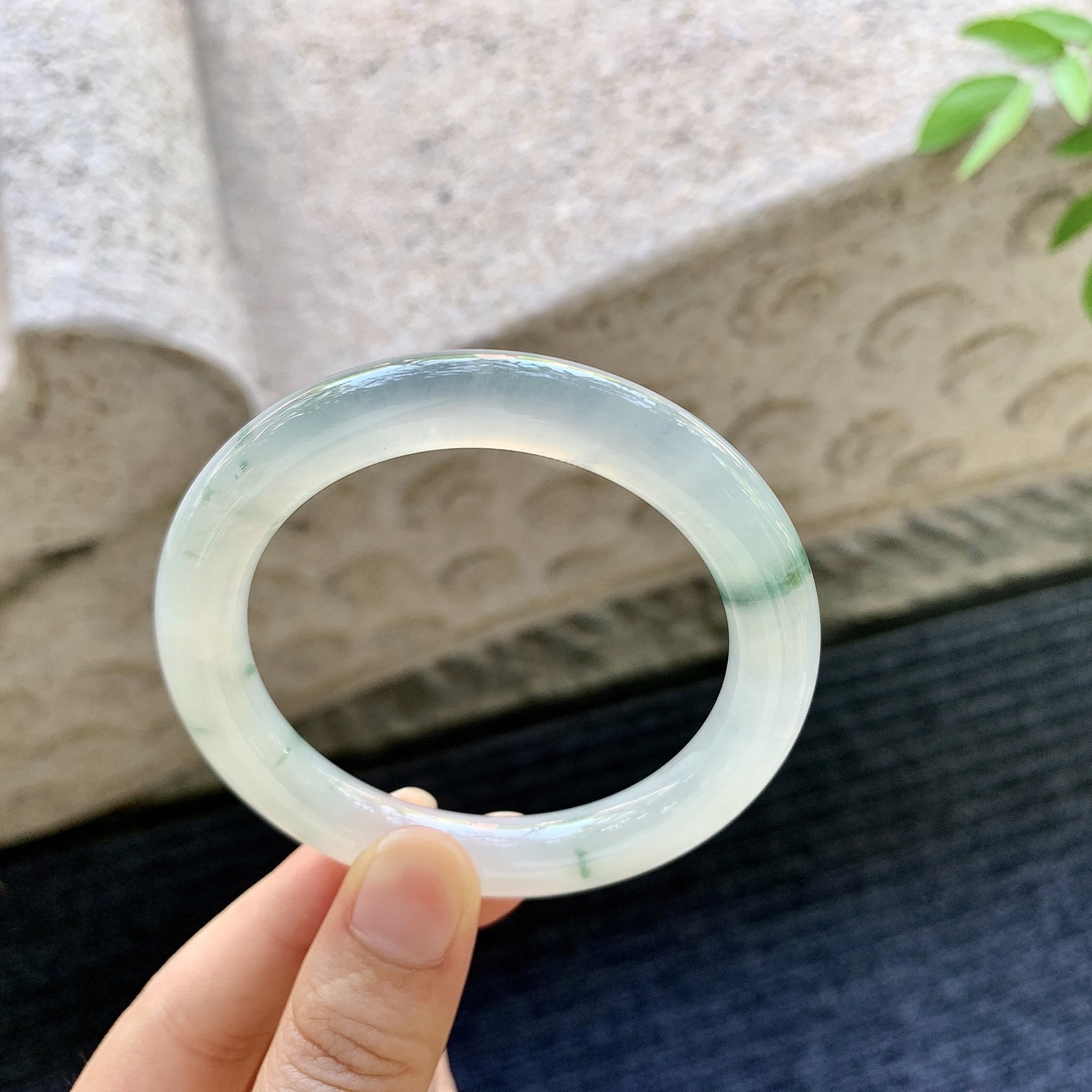 圆条53 54，圈口54.2/9.2/9.4，编码B2080920，冰飘花，清透，水润，种老，细腻，有纹线。