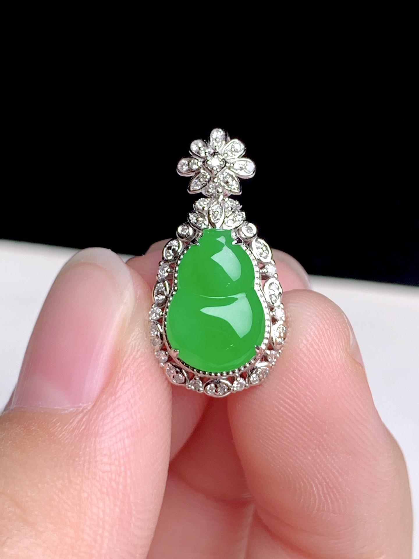 冰阳绿葫芦，18k金钻镶嵌，20.8-11-6.5
