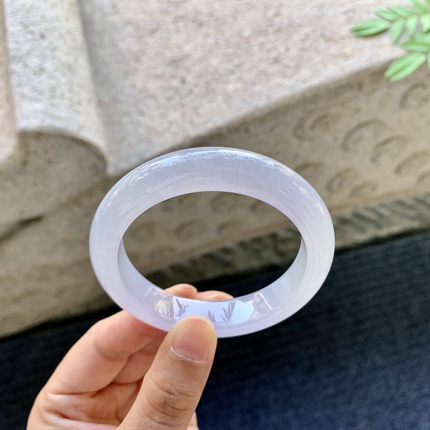 正圈50 51，圈口51/11.9/8.3，编码B2081002，描述冰糯粉紫，水润，种老，细腻，打灯有棉线