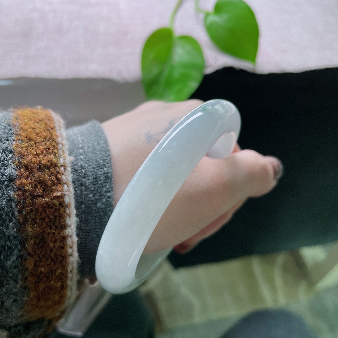 57.8/12/8.9，微紫正圈，贵气，优雅，无裂，雍容华贵，耐看，无裂，ss53516a