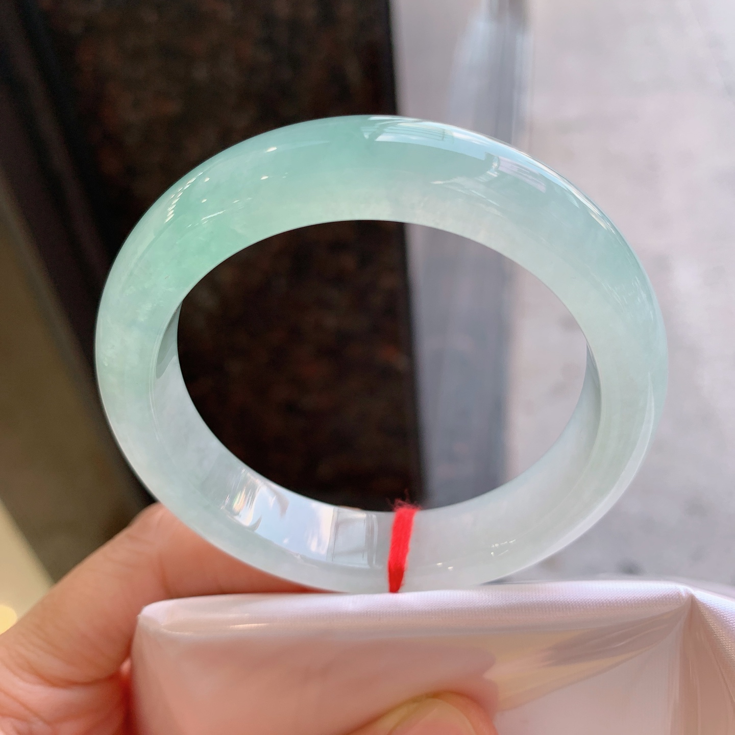 正圈冰飘绿 无裂 尺寸：55/12.6/8.6 种色俱佳