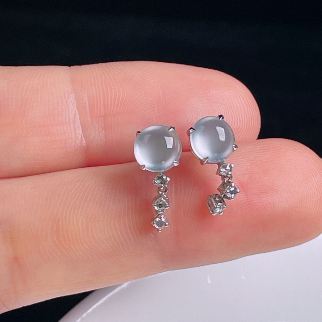 白冰耳钉，老种起光，细底通透，尺寸：裸石6.6/6/3mm0809