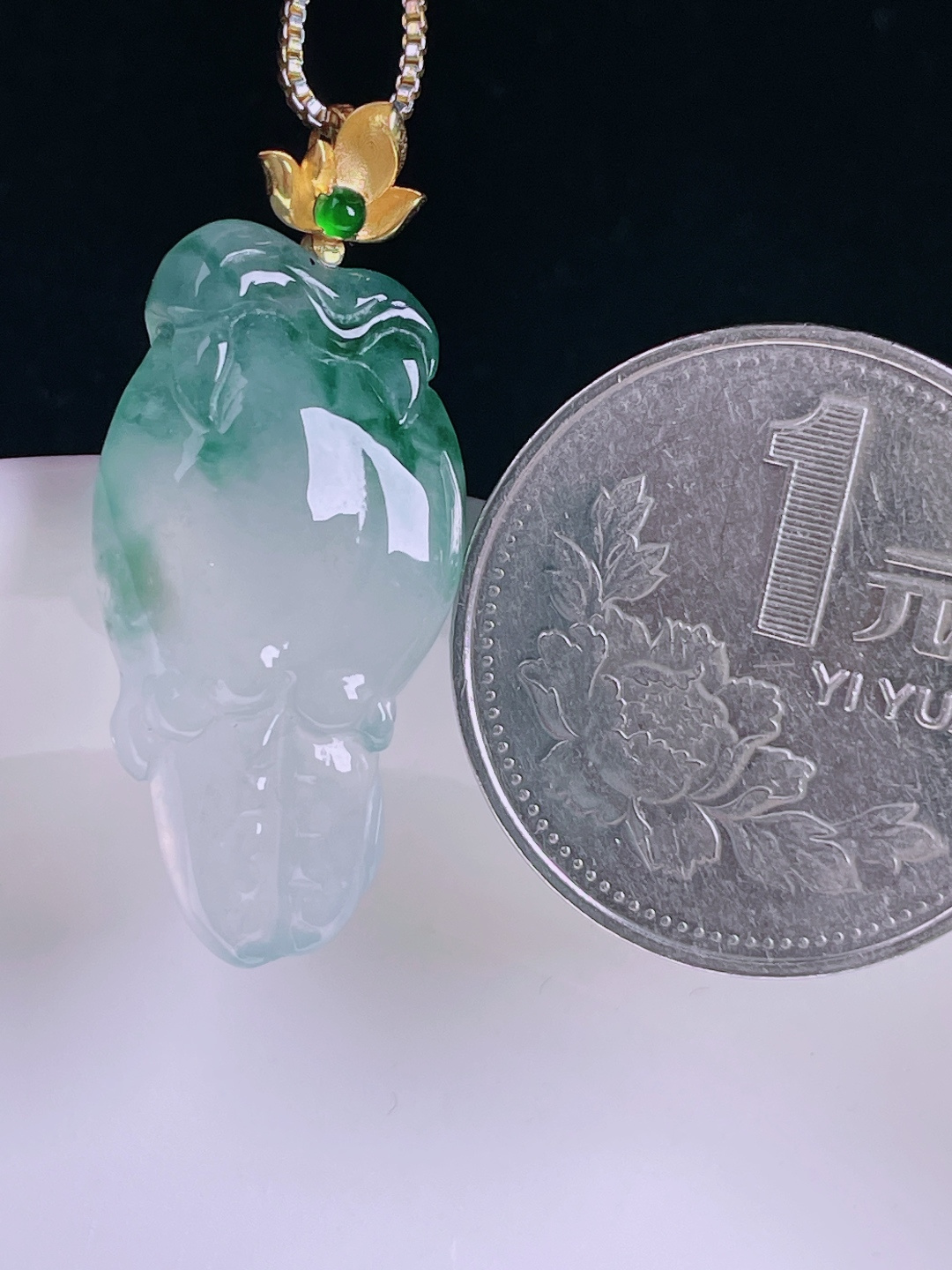 ️高冰福瓜，老种起光，细底通透，尺寸：32.7裸石27.3/14/6.5mm0809