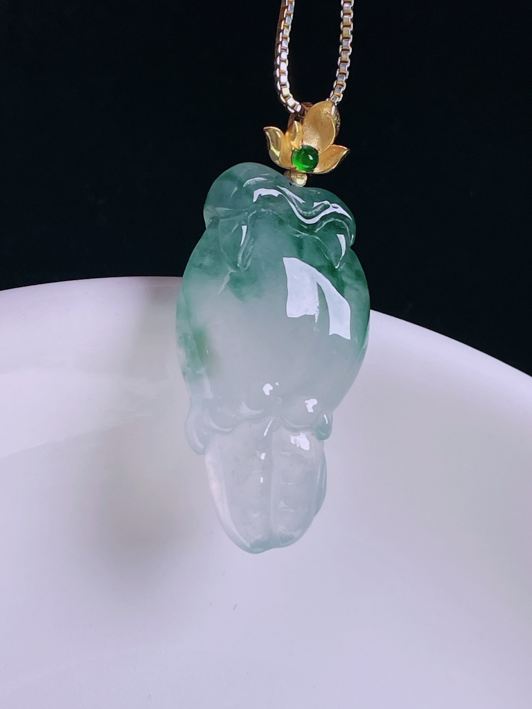️高冰福瓜，老种起光，细底通透，尺寸：32.7裸石27.3/14/6.5mm0809