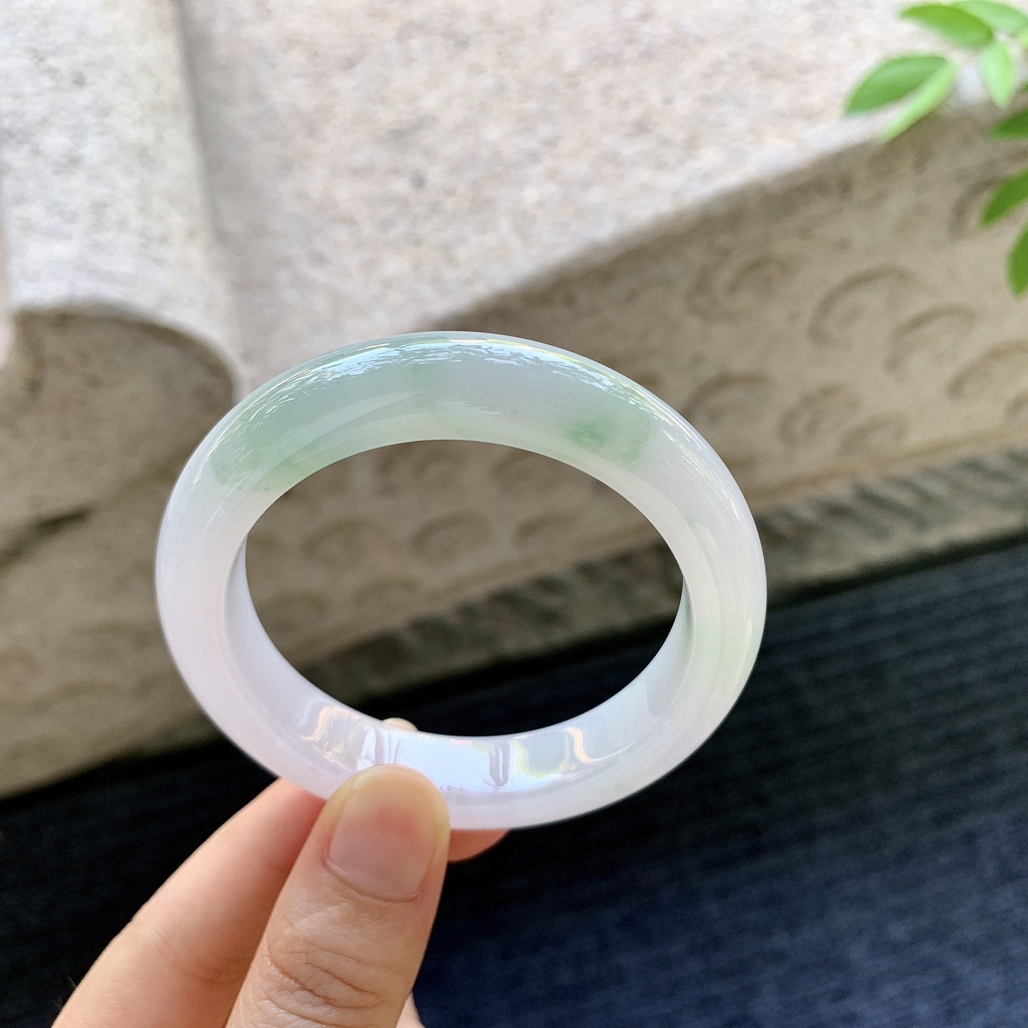 正圈51 52，圈口52.3/11.6/9，编码AD080905，糯冰粉紫飘绿，水润，种老，细腻，无裂。