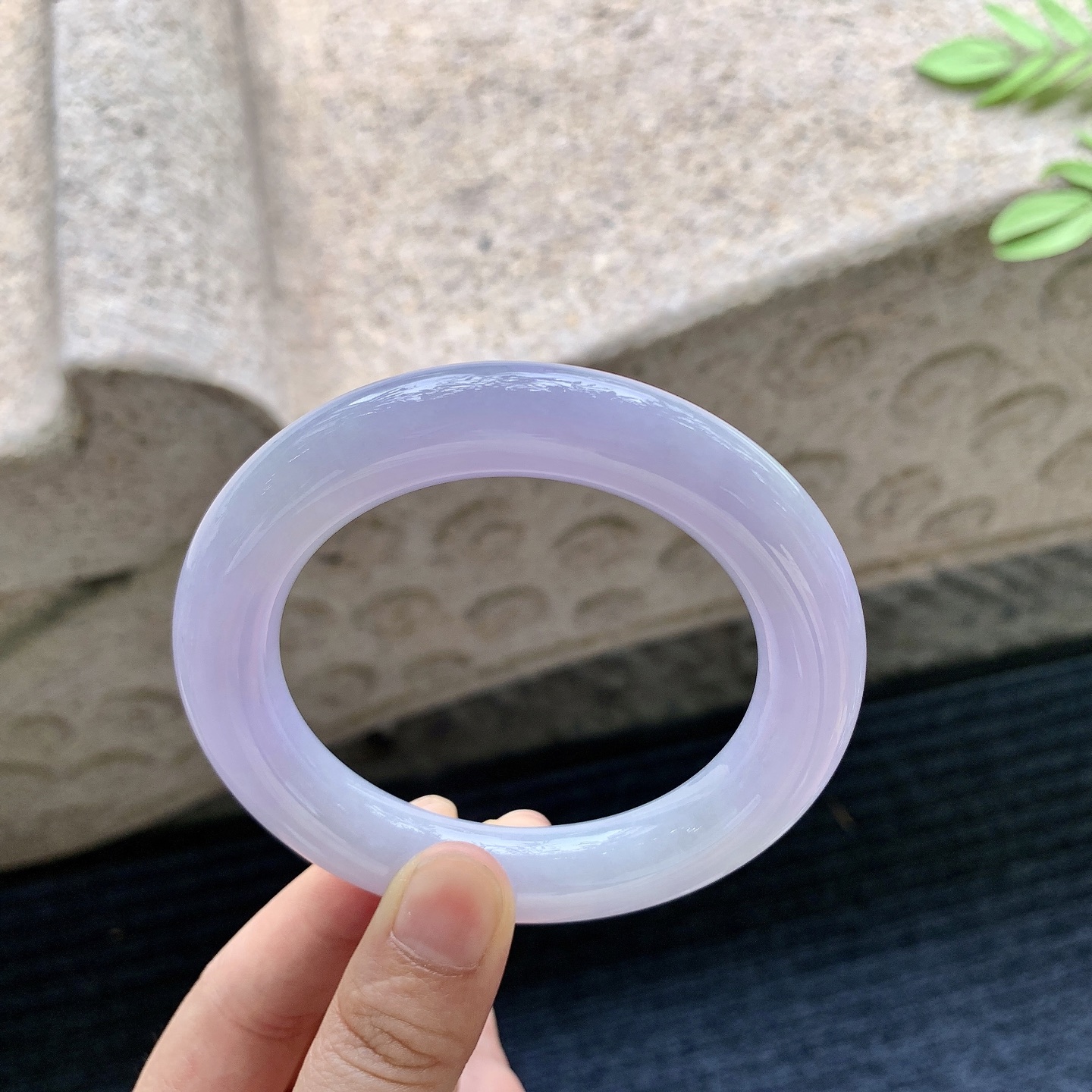 圆条56 57，圈口57.8/12.2/12，编码DW080958，描述：水润，种老，细腻，打灯有絮线