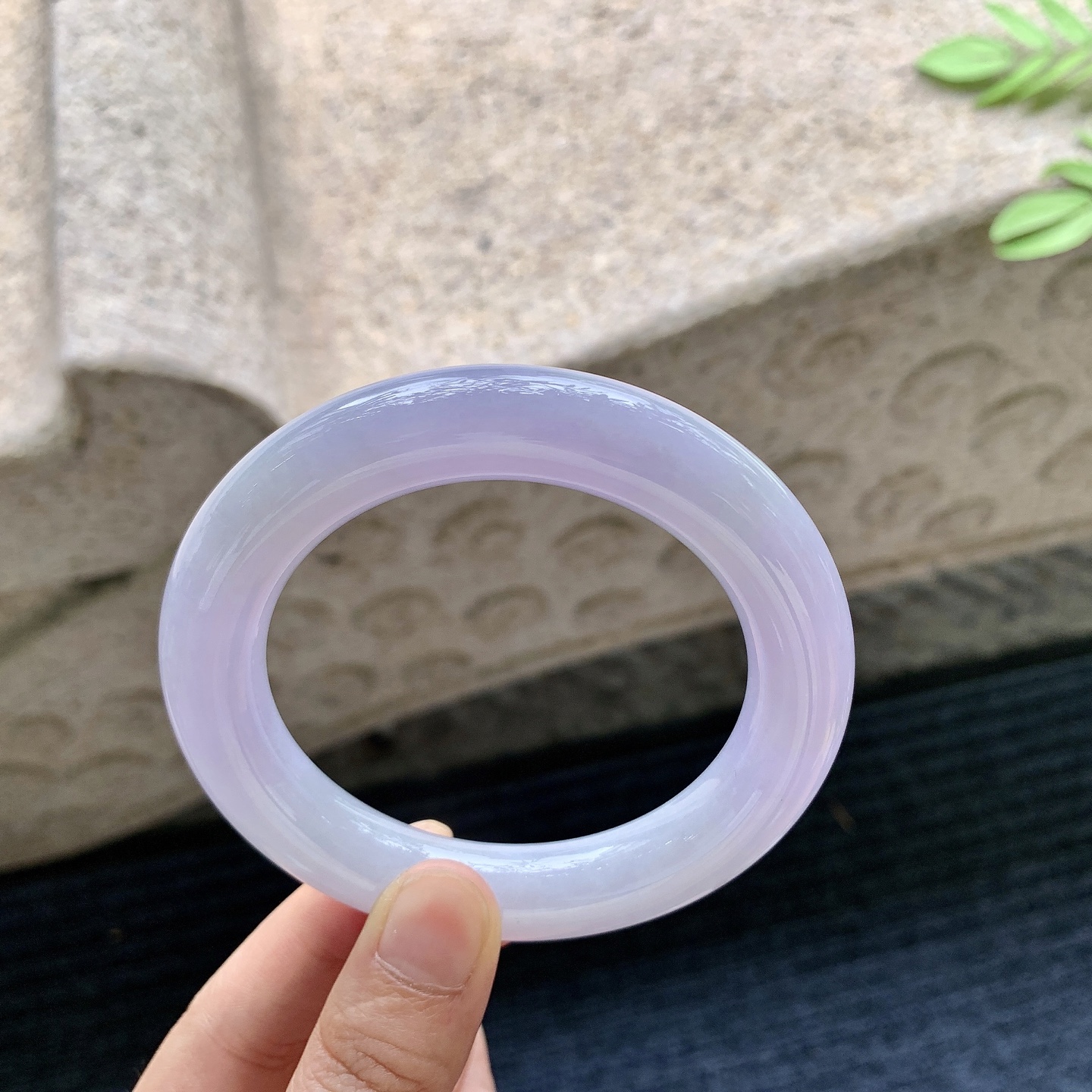 圆条56 57，圈口57.8/12.2/12，编码DW080958，描述：水润，种老，细腻，打灯有絮线