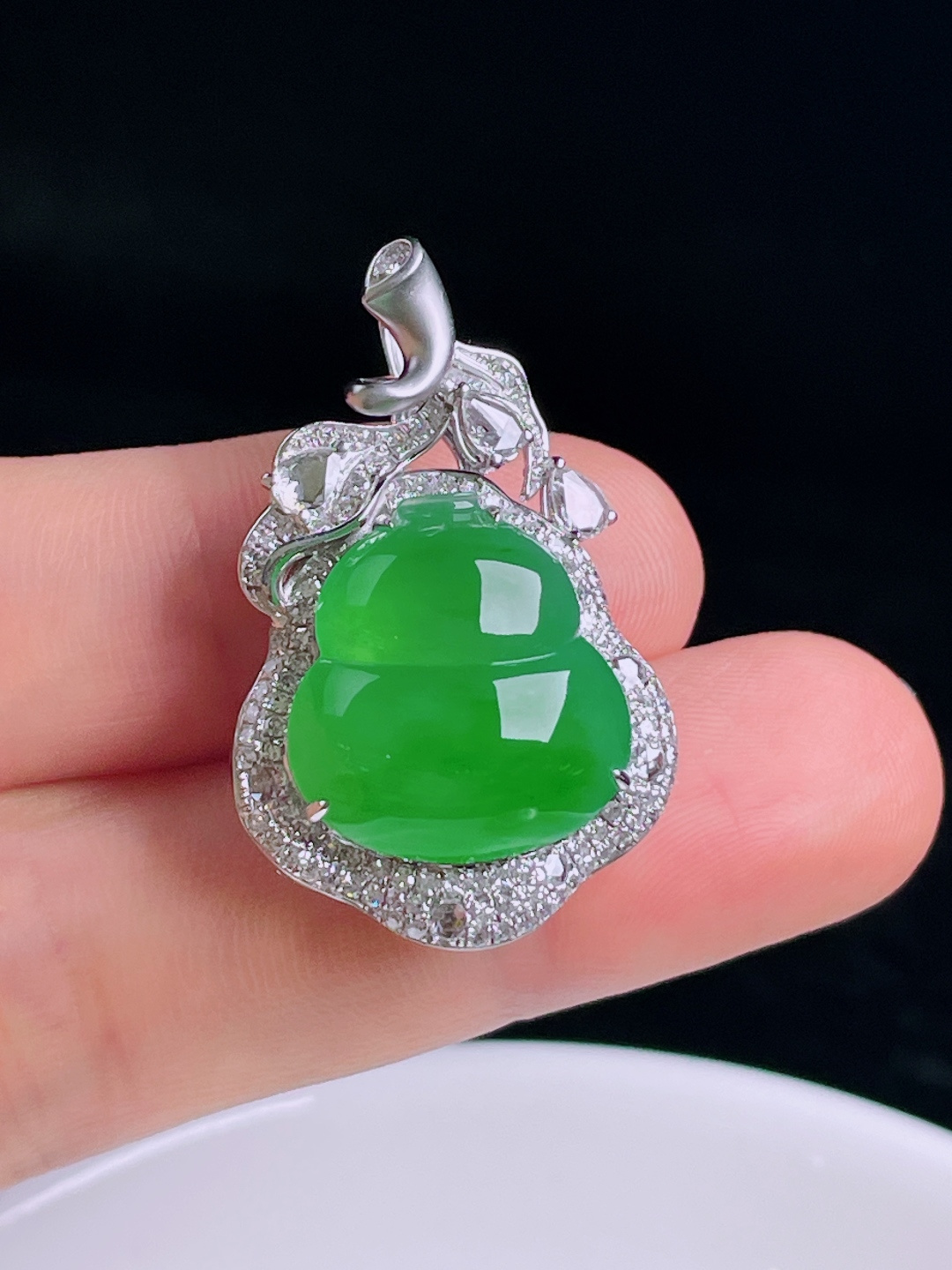️冰绿葫芦，老种起光，细底通透，尺寸：34/21.7/12.8裸石17.6/16.6/4mm0809