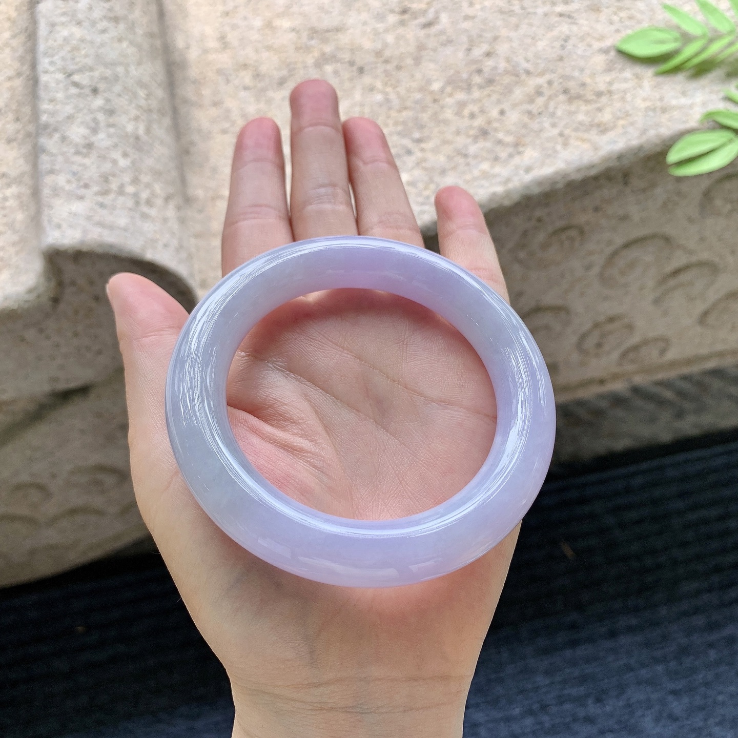 圆条56 57，圈口57.8/12.2/12，编码DW080958，描述：水润，种老，细腻，打灯有絮线