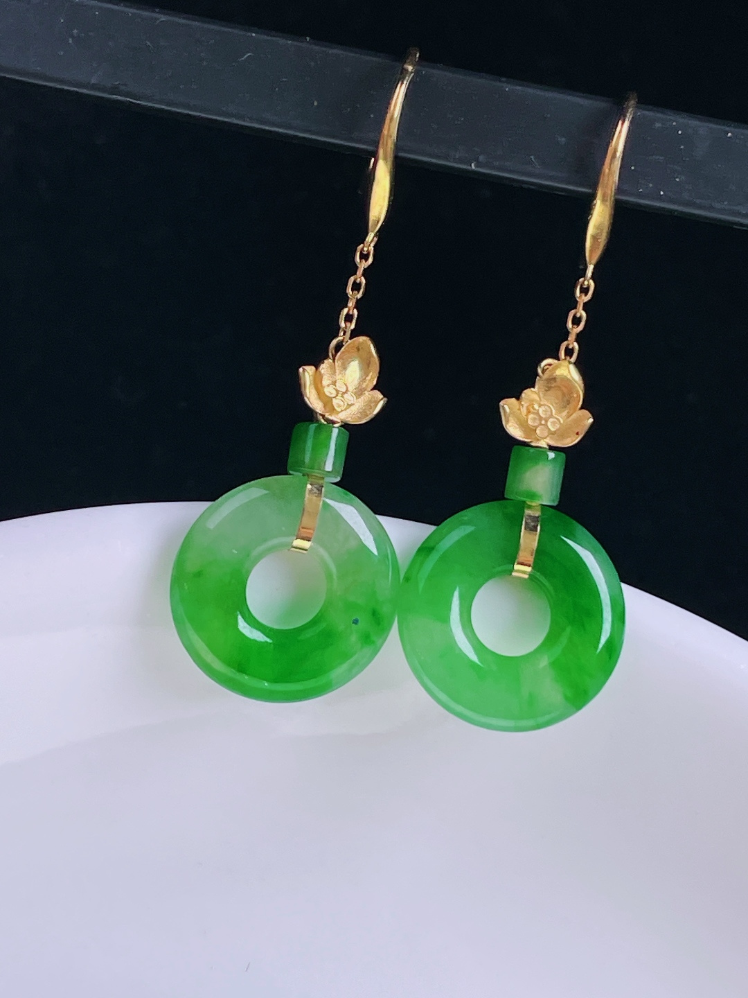 ️辣绿耳坠，老种起光，细底通透，尺寸：裸石12/2.6mm0809