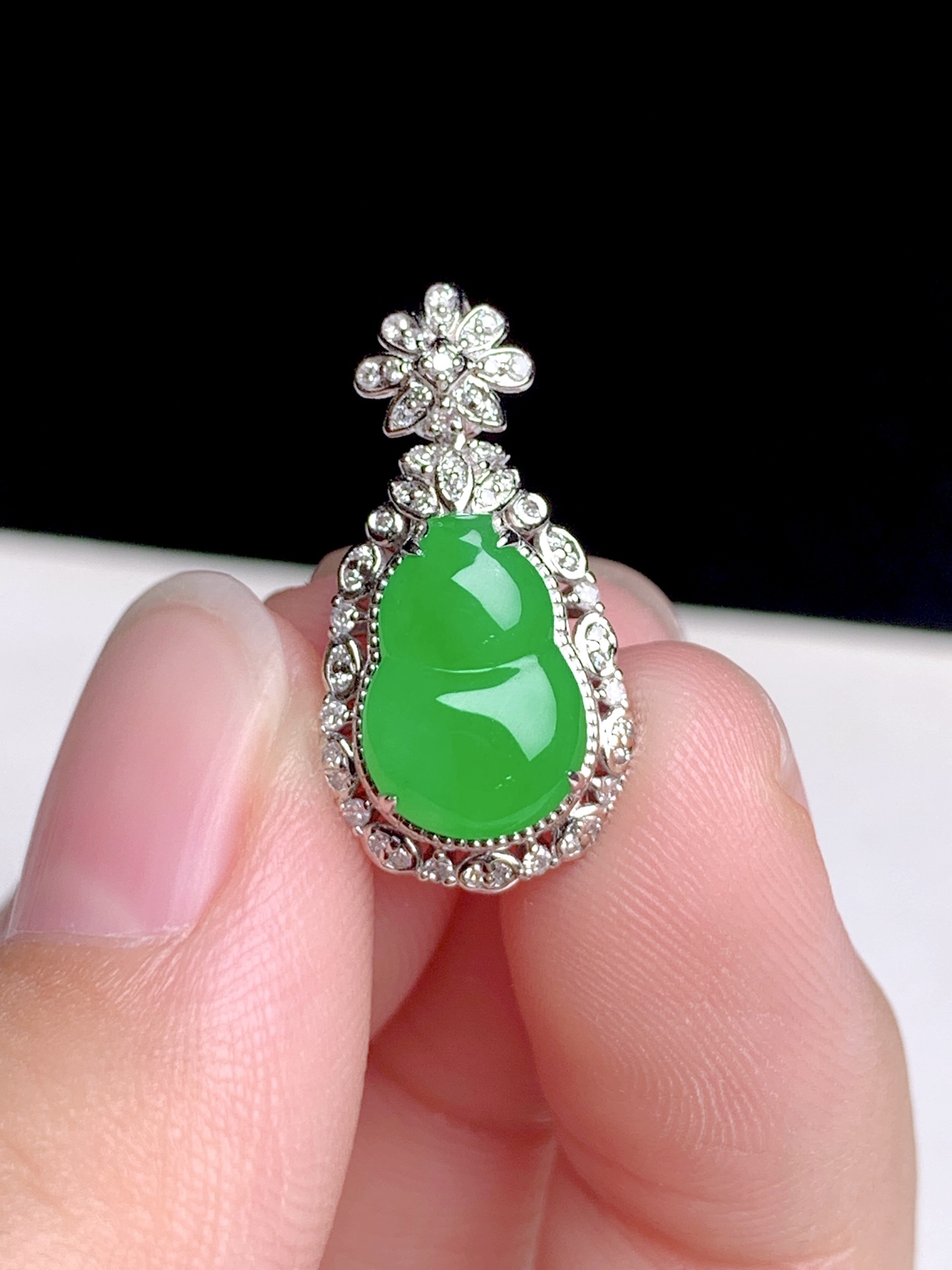 冰阳绿葫芦，18k金钻镶嵌，20.8-11-6.5