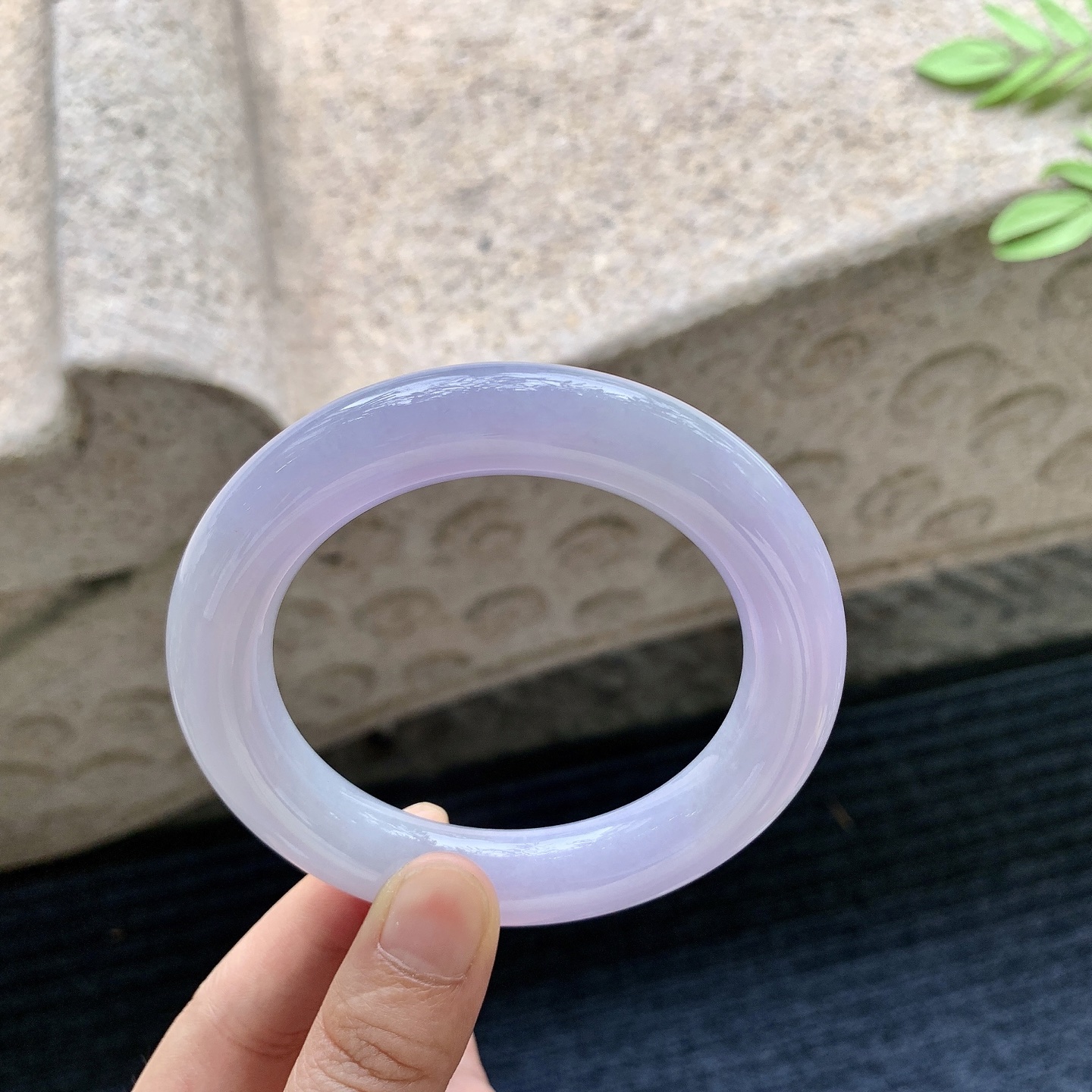 圆条56 57，圈口57.8/12.2/12，编码DW080958，描述：水润，种老，细腻，打灯有絮线