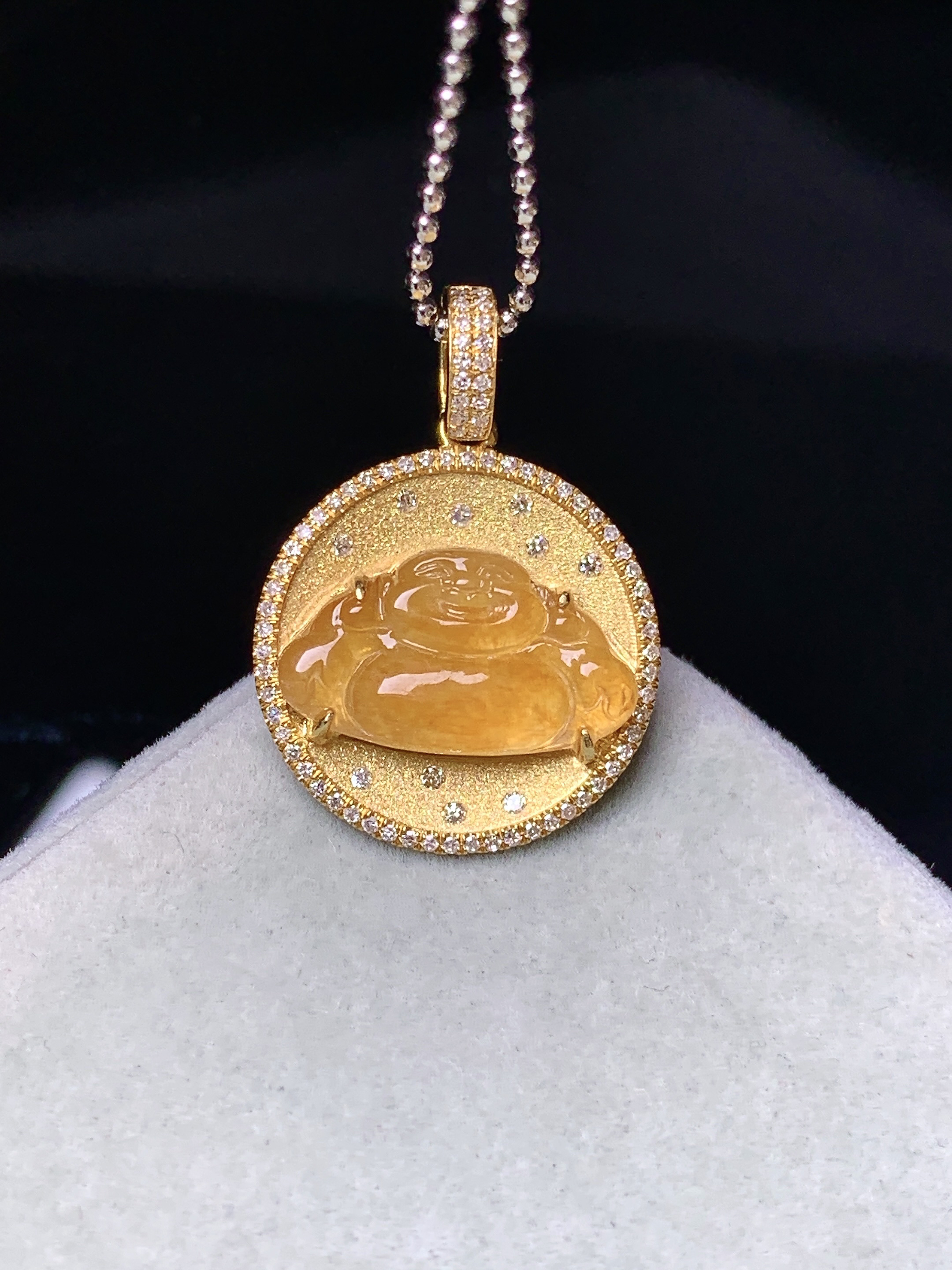 18k金钻镶嵌黄翡佛公吊坠 玉质细腻 色泽艳丽清新 水润亮眼 整体尺寸23.3*16.8*4.3 yz