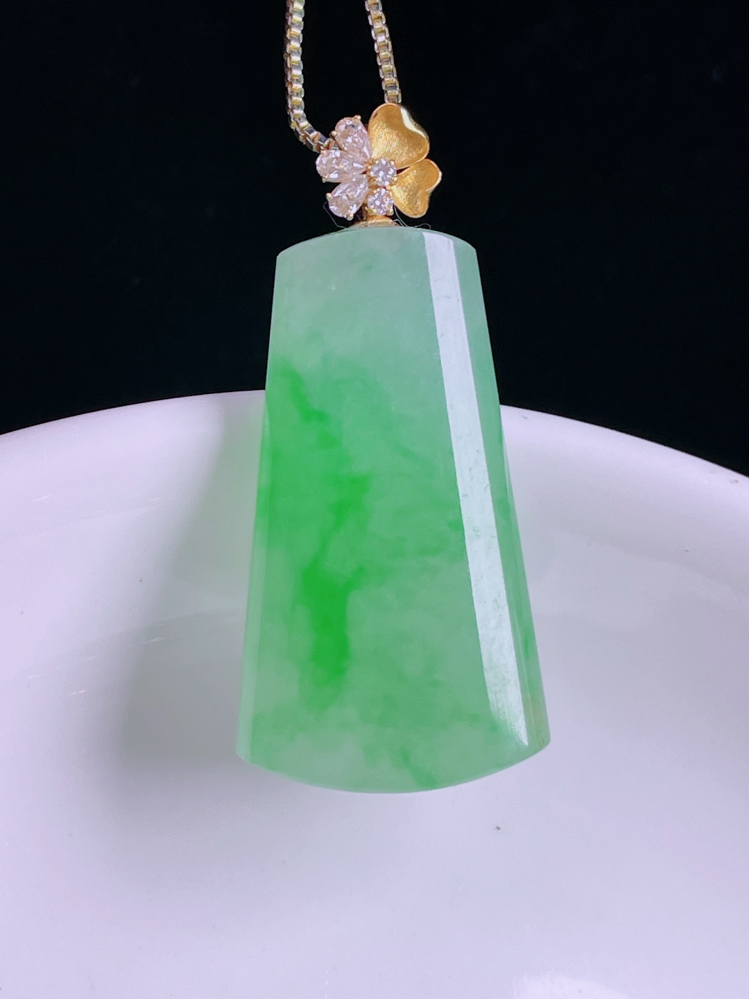冰绿无事牌，老种起光，细底通透，尺寸：34.3裸石28.3/16.4/5.7mm0810