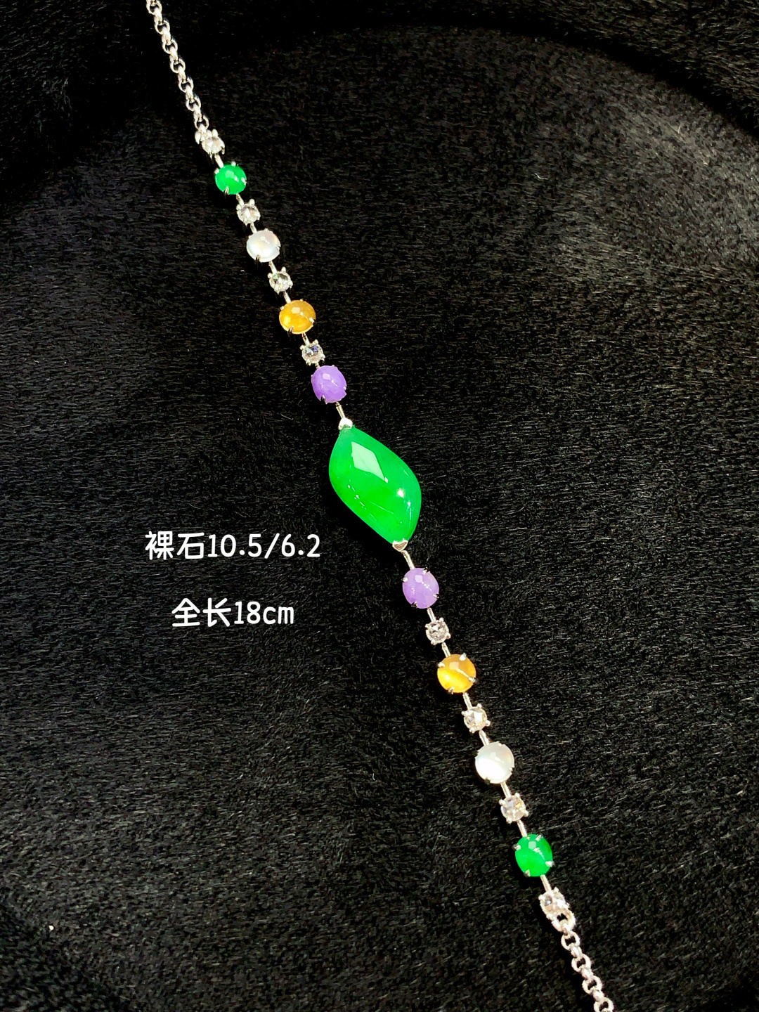 ️冰阳绿随形翡翠手链，色彩错落，细链上身又不张扬。18k真金真钻
