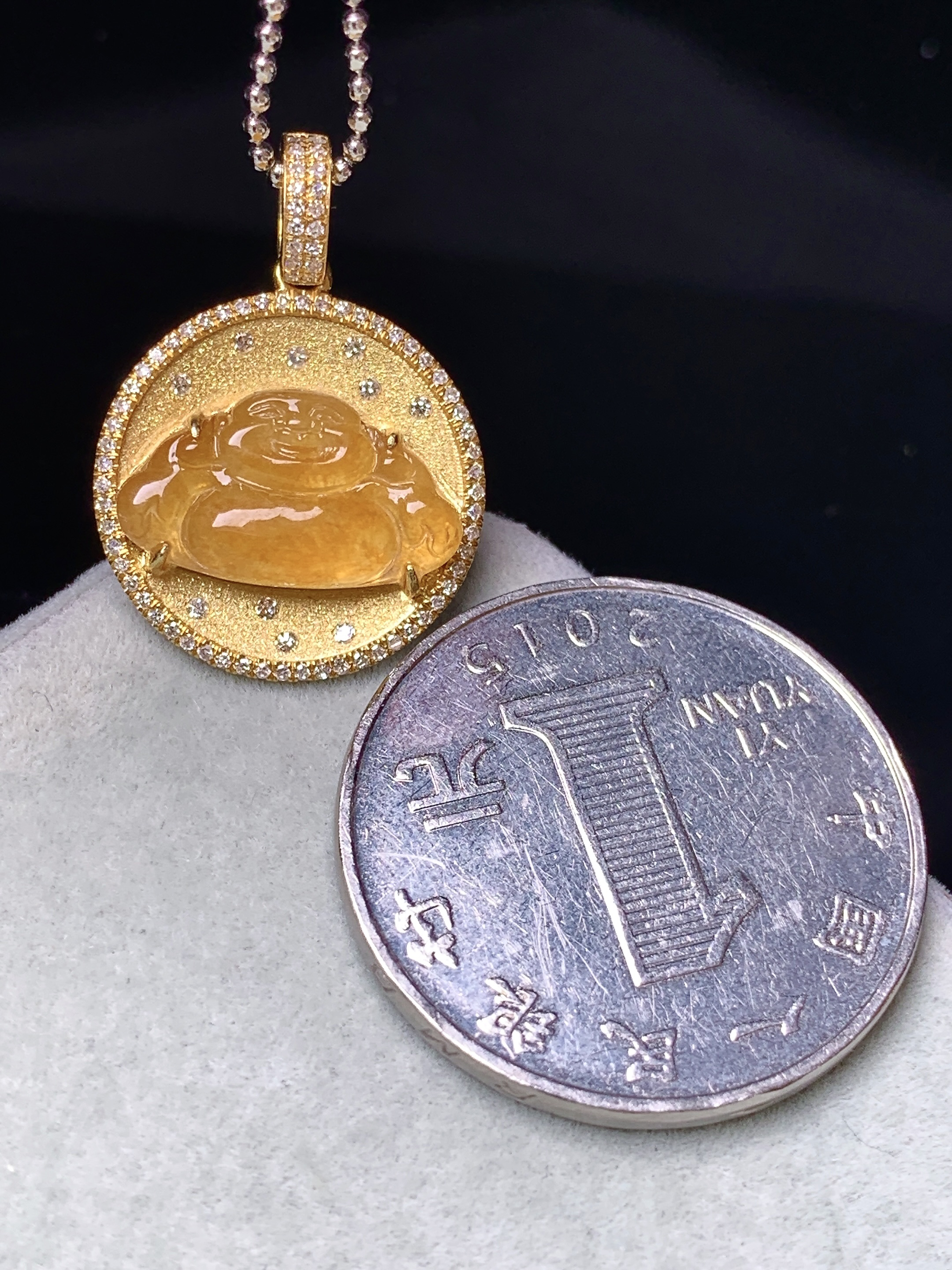 18k金钻镶嵌黄翡佛公吊坠 玉质细腻 色泽艳丽清新 水润亮眼 整体尺寸23.3*16.8*4.3 yz