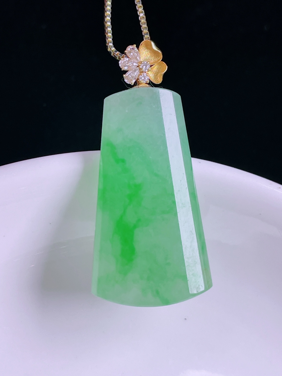 冰绿无事牌，老种起光，细底通透，尺寸：34.3裸石28.3/16.4/5.7mm0810
