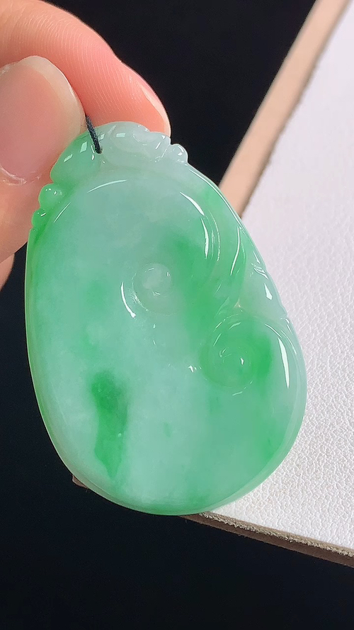 ️冰绿如意，无裂，尺寸:45.0-30.0-4.0mm
