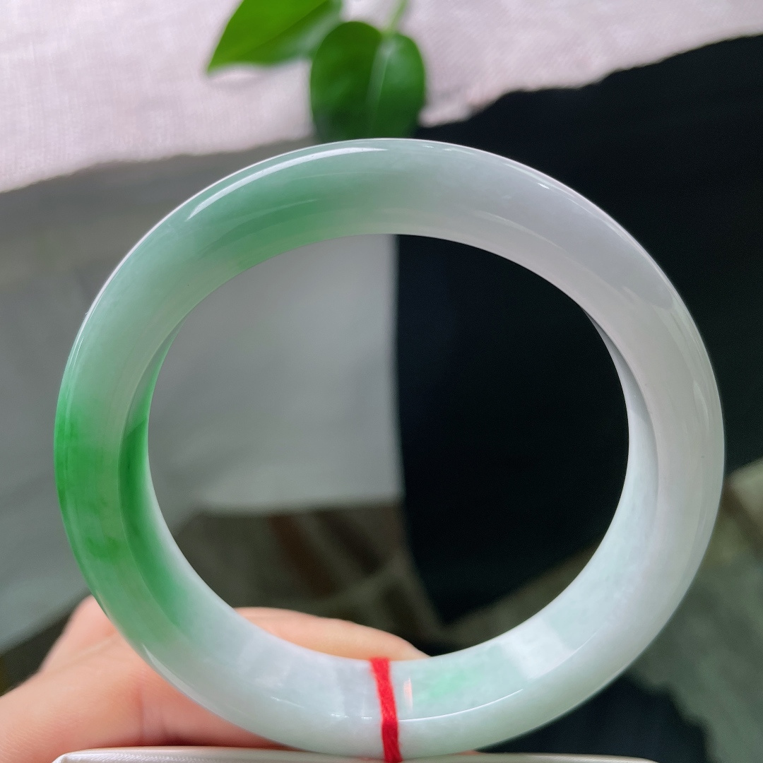 58.7/12.8/8.3，白底青正圈，愿你在繁杂世间，守得住洁白，也留得住繁华。皮纹，56666a