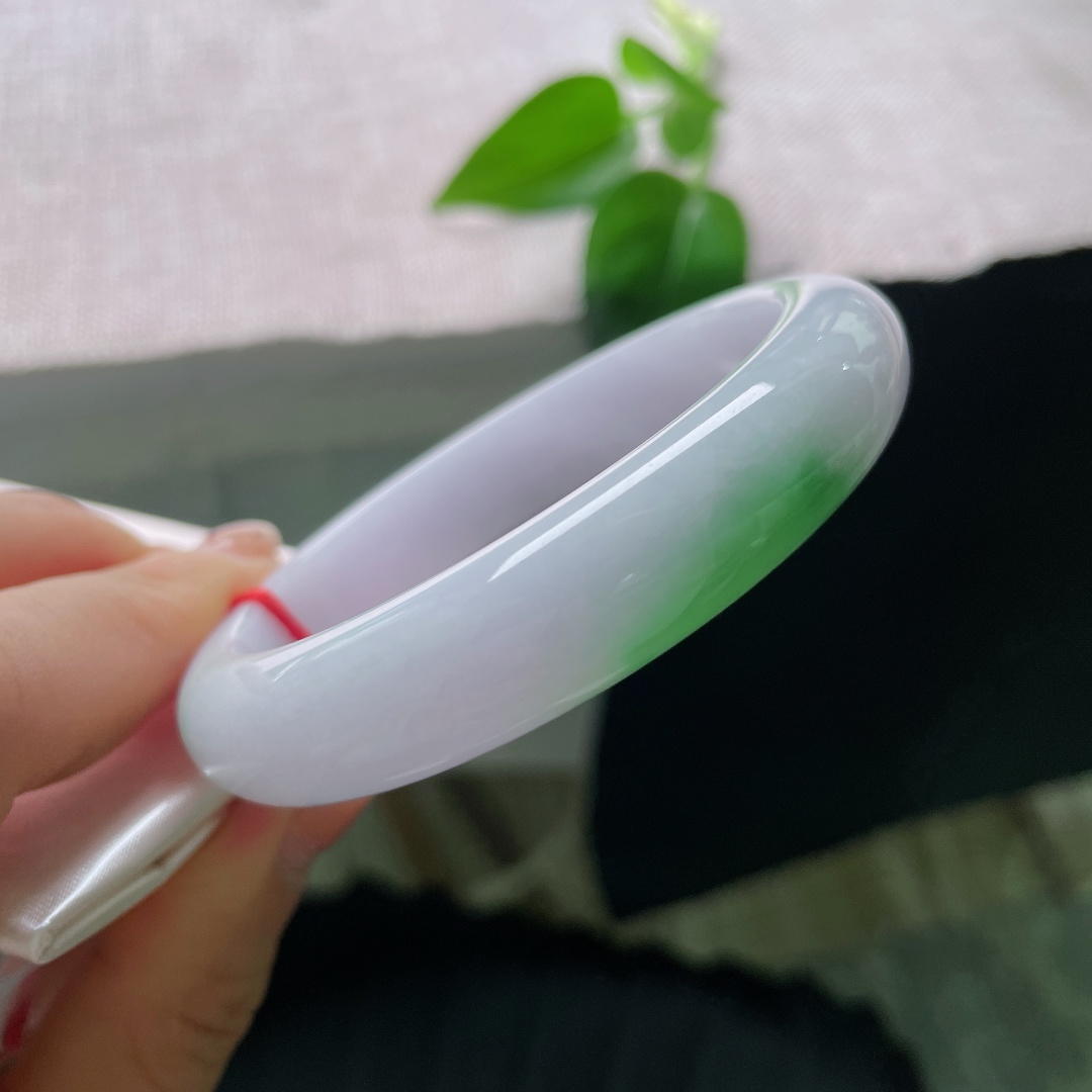 58.8/12.8/8.3，白底青正圈，白釉凝脂，翠色欲流。一方玉佩，半卷诗书。皮纹，56668a
