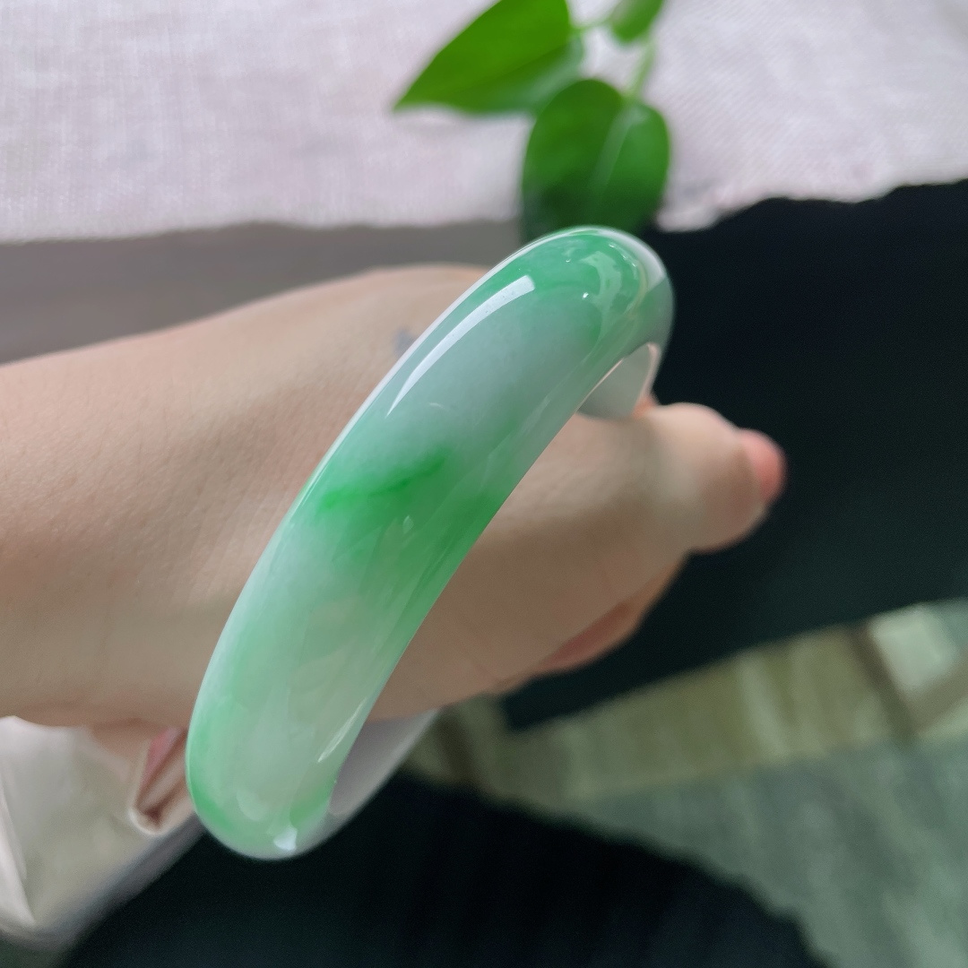 白底青正圈，水润，肉质细腻干净，青出于蓝，婉约贵气，竖棉纹，56664a