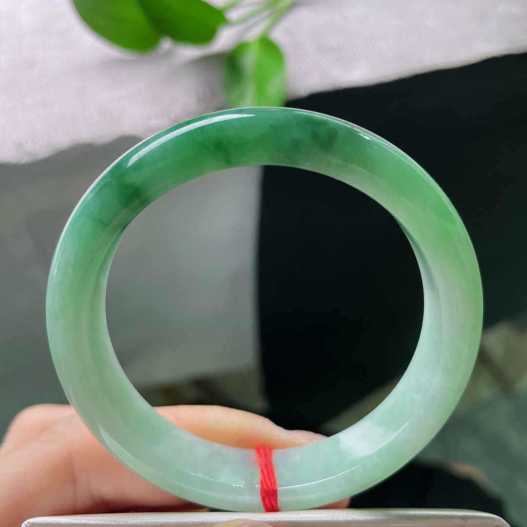 51.6/11.9/7.1，绿底正圈，水头好，颜色渐变，过渡自然，充满生机和希望，皮纹，56979a
