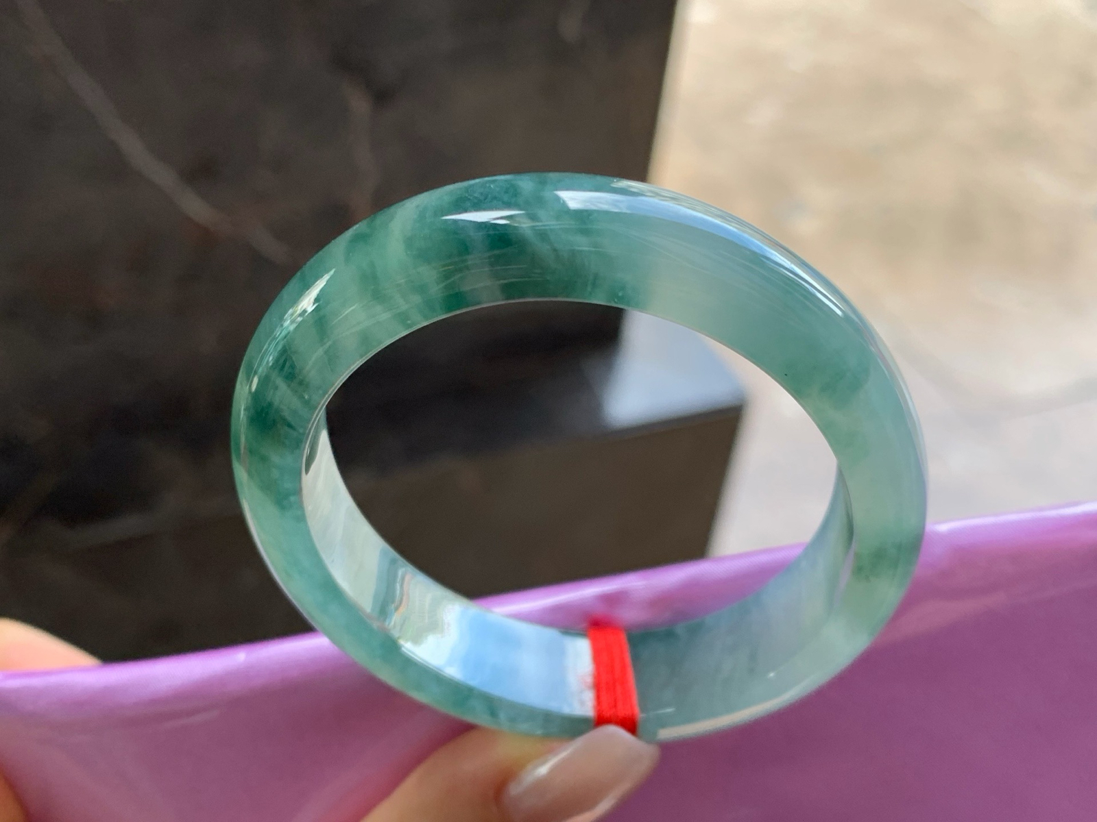 53.3-12.7-8.7
飘花贵妃镯^_^水润十足 正圈50可以戴