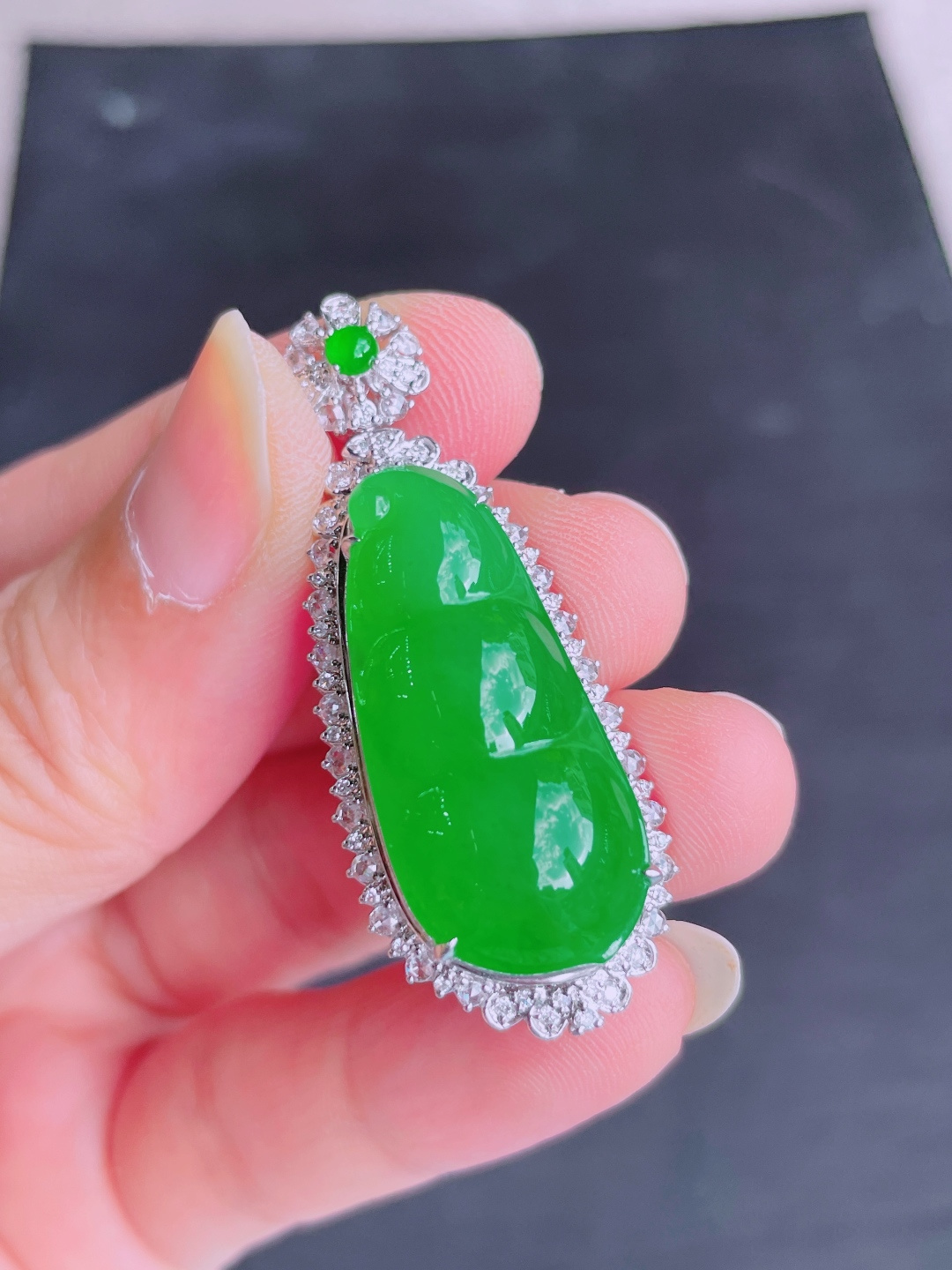 ️高冰绿福豆吊坠，晶莹剔透，新颖时尚，品相，30-14-5