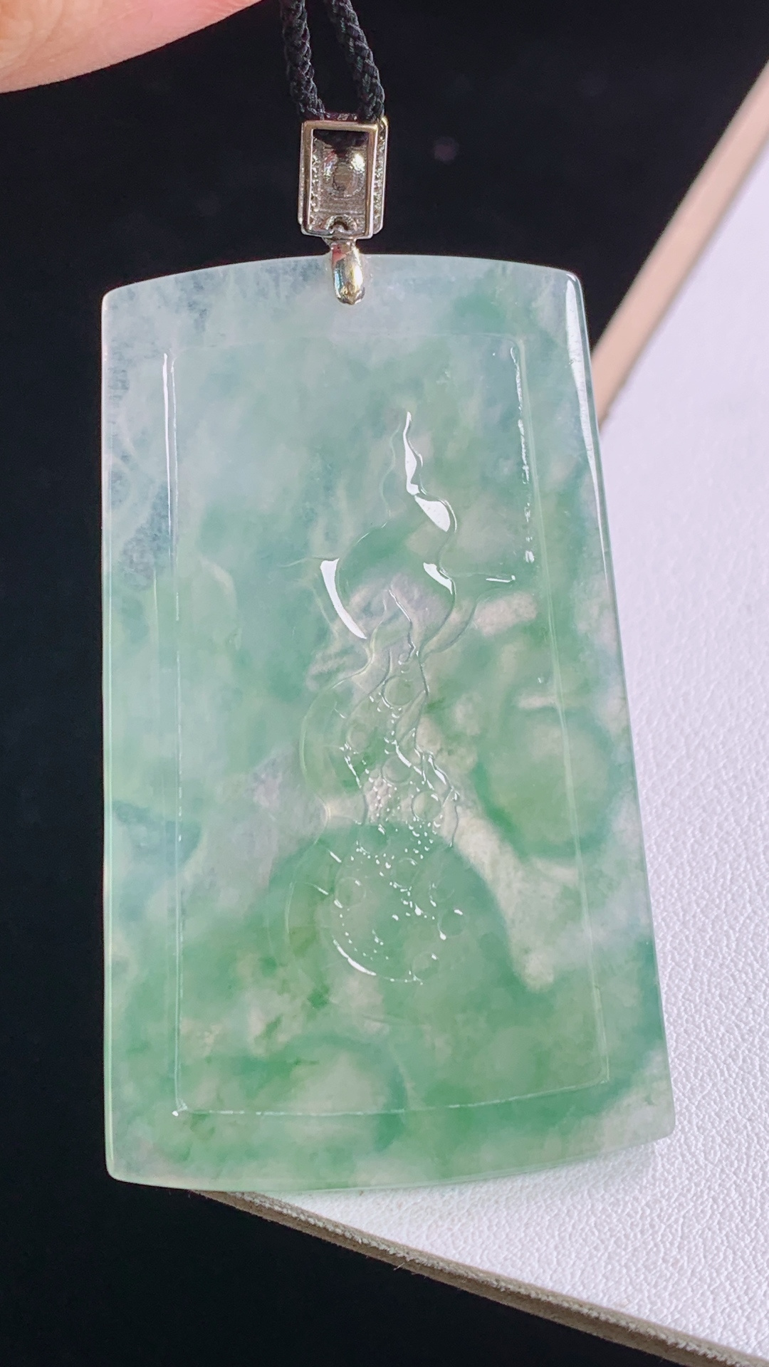 ️冰晴龙牌吊坠，18K真金真钻，种色兼备，雕工精湛，霸气，无裂，尺寸:67.6-58.9-36.0-6.1mm 8