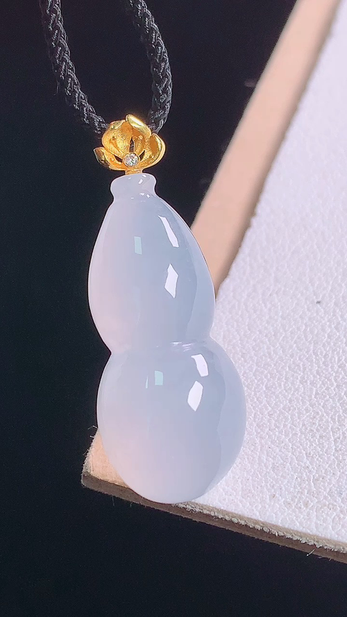 ️18K冰种葫芦吊坠，无裂，尺寸:30.4-25.1-11.4-8.7mm 8