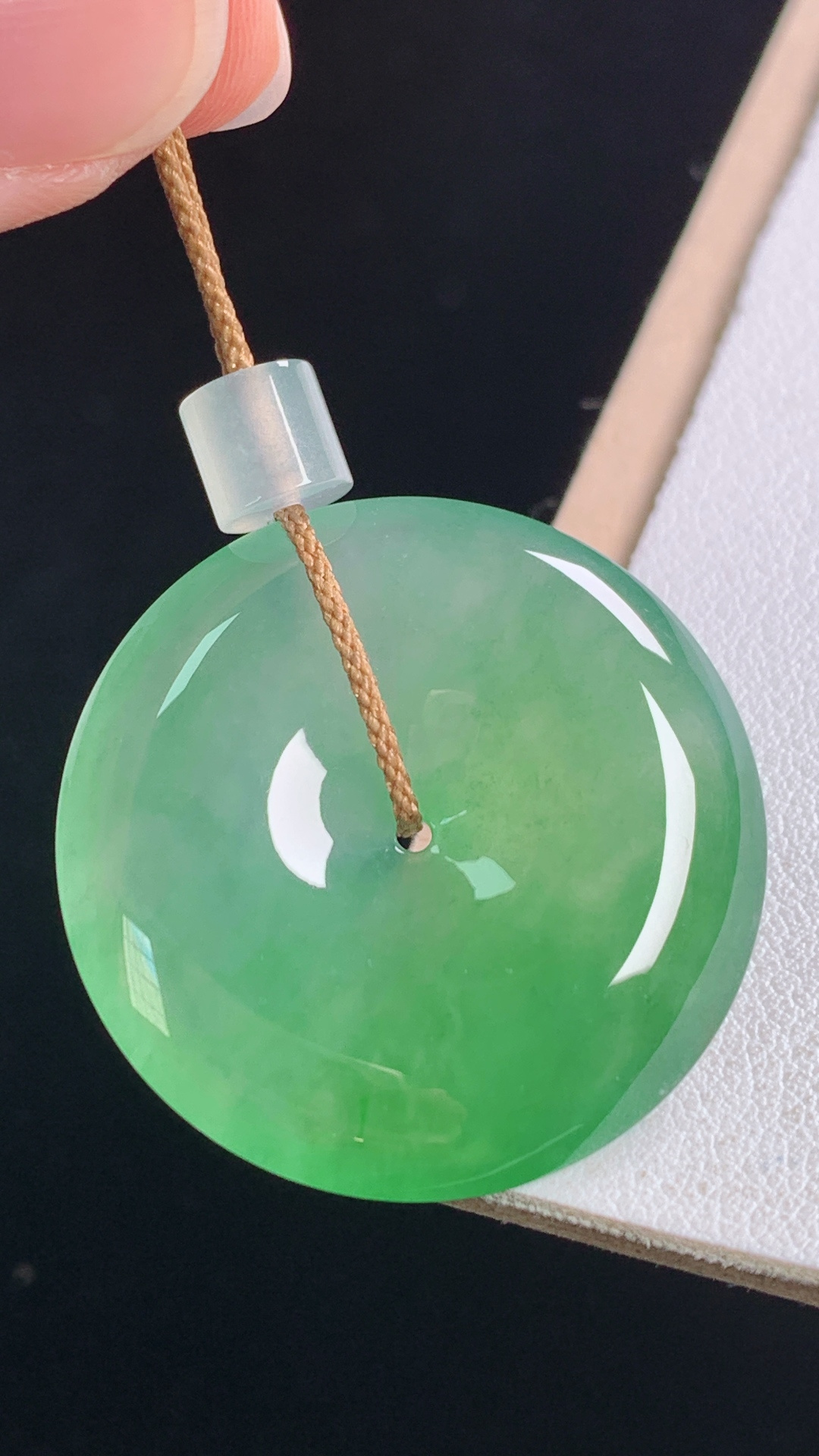 高品质冰晴平安扣，种色俱佳，水润细腻，无裂，尺寸:31.3-5.8mm