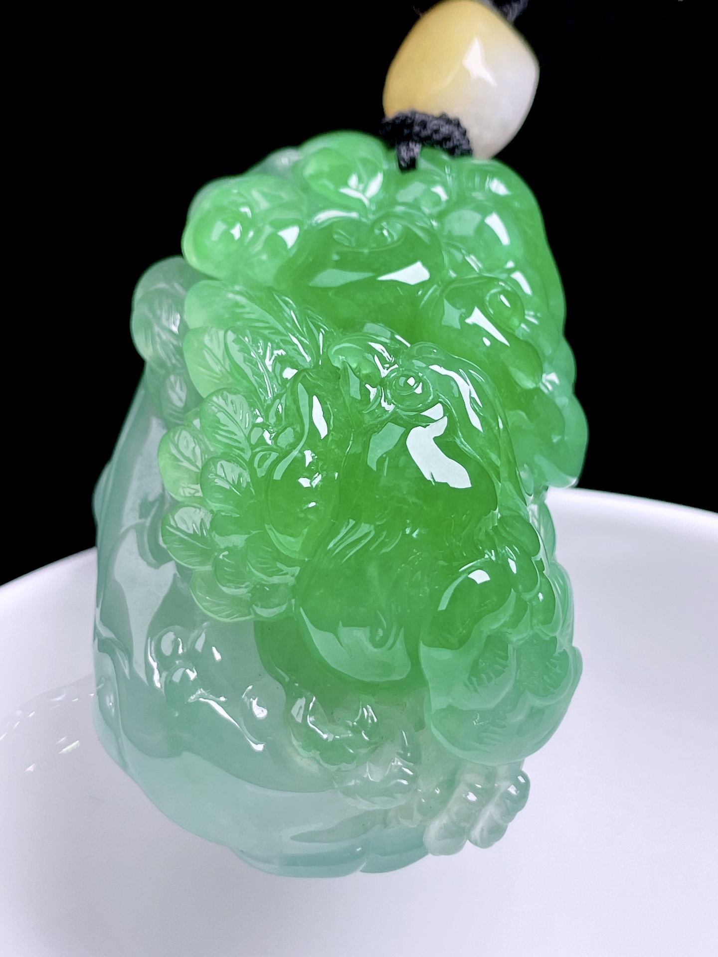 ️ 冰种阳绿英明神武 色泽鲜艳，油润起胶 尺寸：50/30/23.6