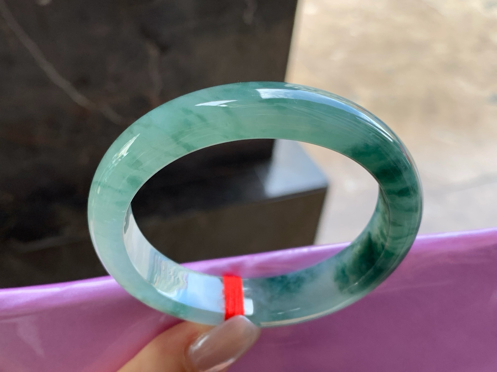 53.3-12.7-8.7
飘花贵妃镯^_^水润十足 正圈50可以戴