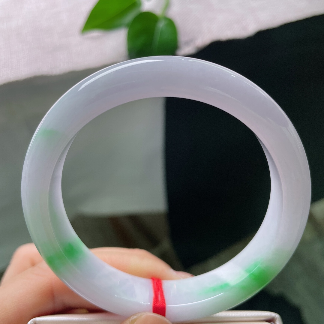 58.8/12.5/8.4，春彩正圈，翠色欲滴，春风执笔，把腕间晕成一场斑斓。皮纹，56673a