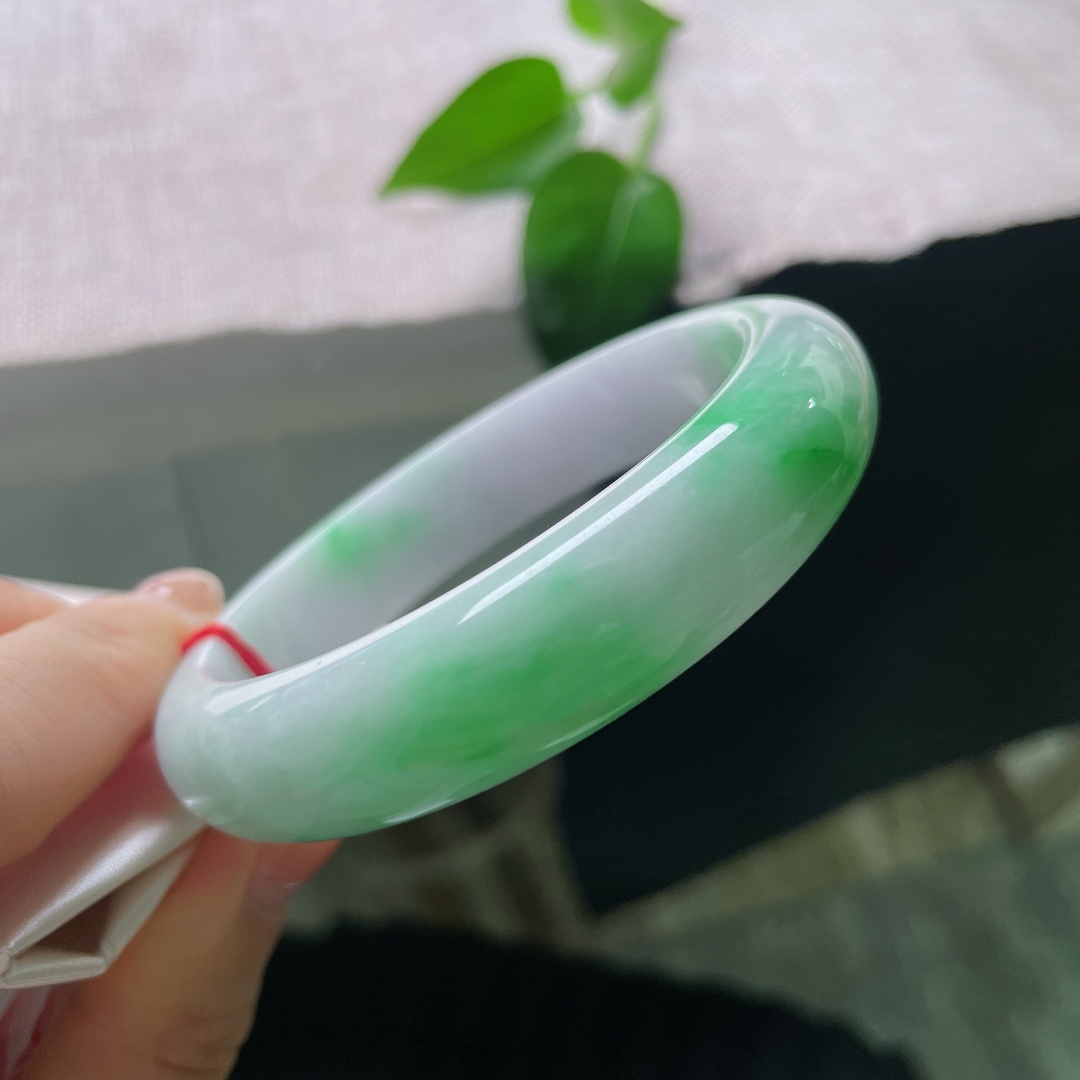 白底青正圈，水润，肉质细腻干净，青出于蓝，婉约贵气，竖棉纹，56664a