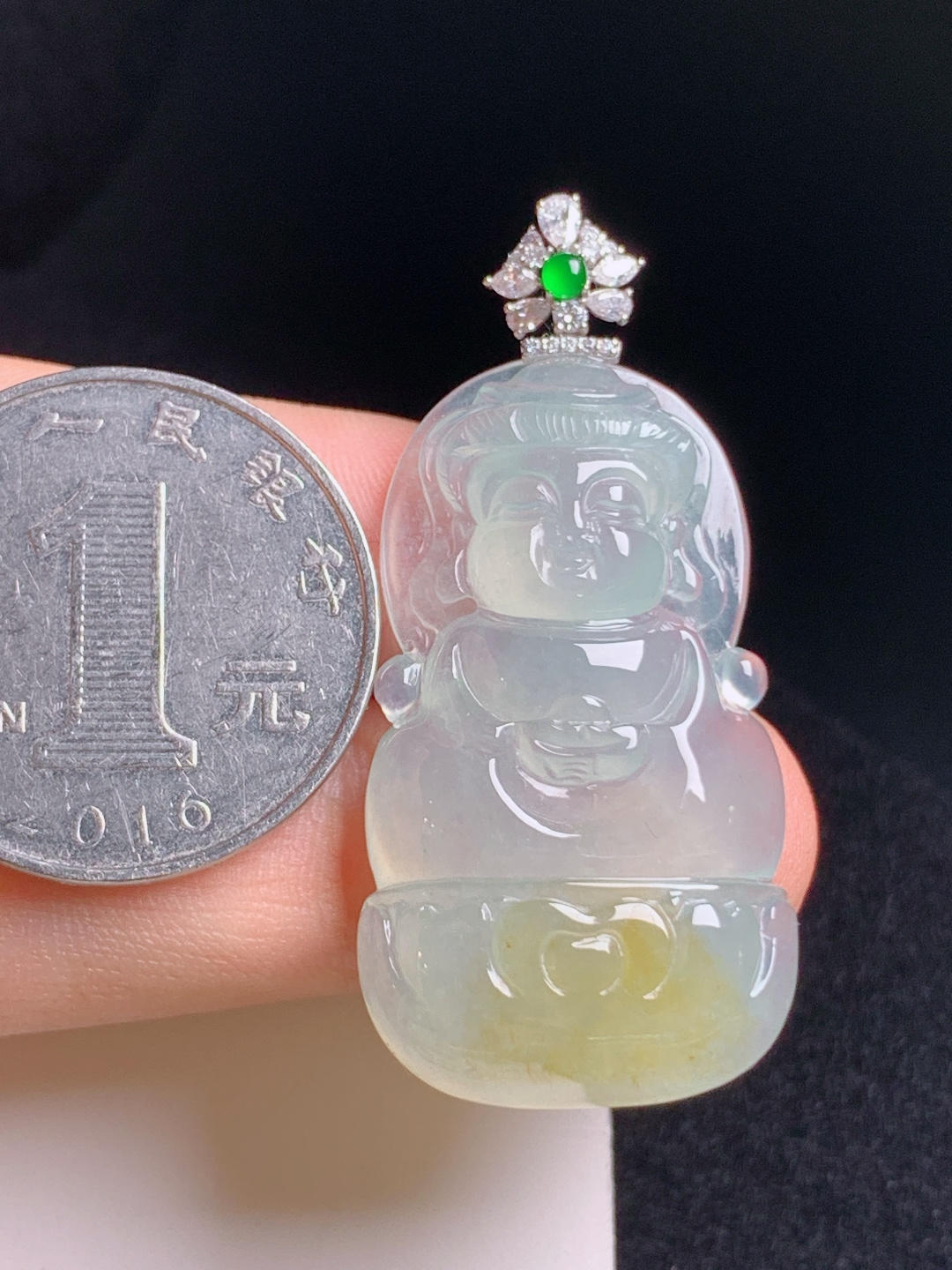 冰黄翡宝宝佛吊坠，水润起光，面相柔和，平安纳福