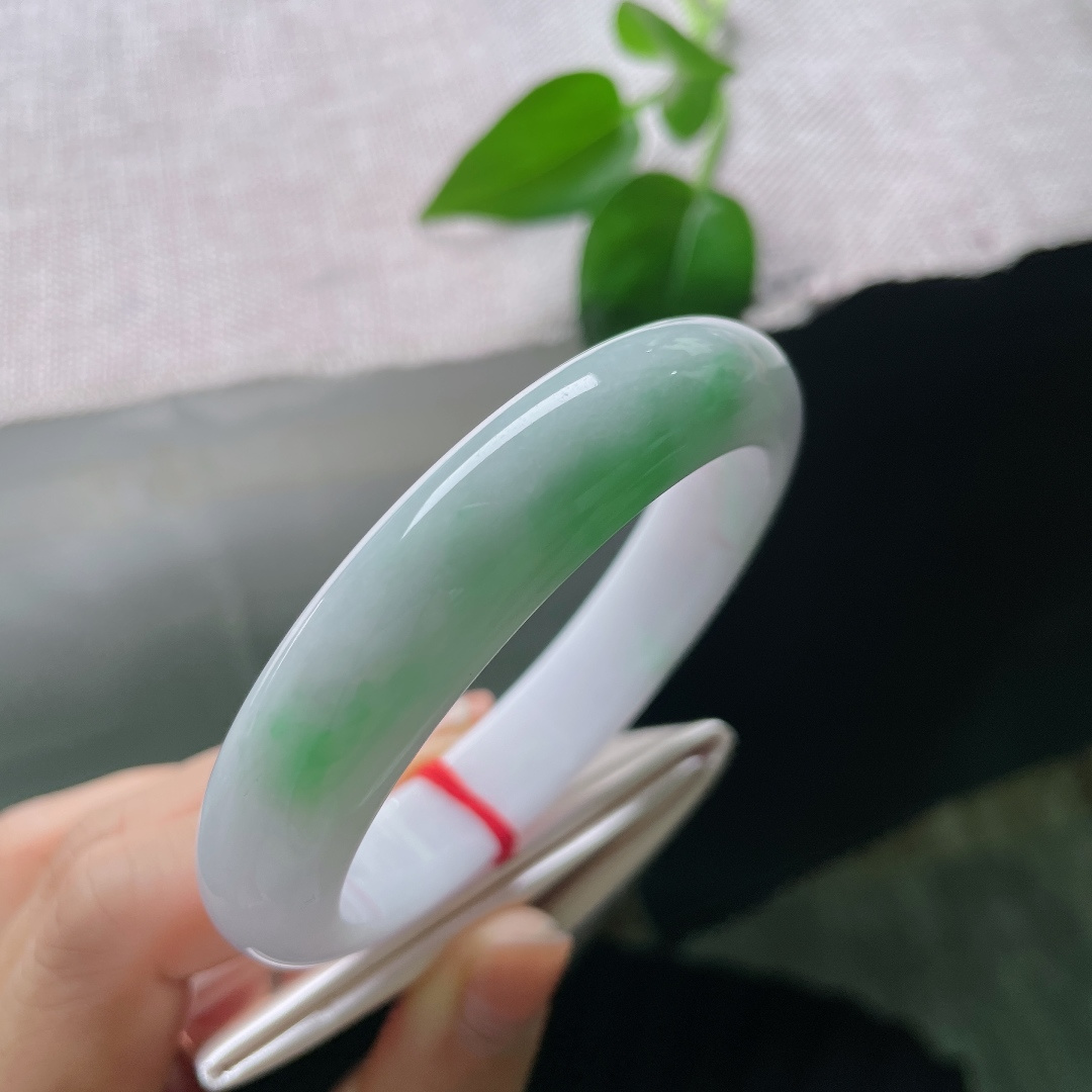 白底青正圈，细润，是低调的奢华，更是岁月的沉淀。横纹，56672a