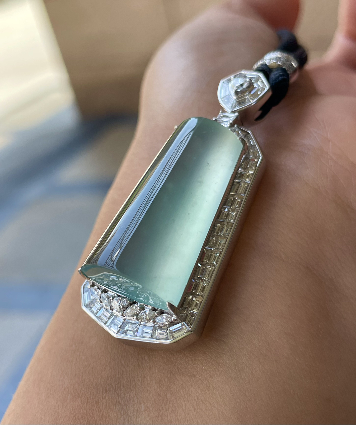 【冰种飘花无事柱】精品，种水上乘，通透闪亮，晶莹剔透。18K金钻镶嵌，裸石尺寸28.7*16.1*8.6毫米