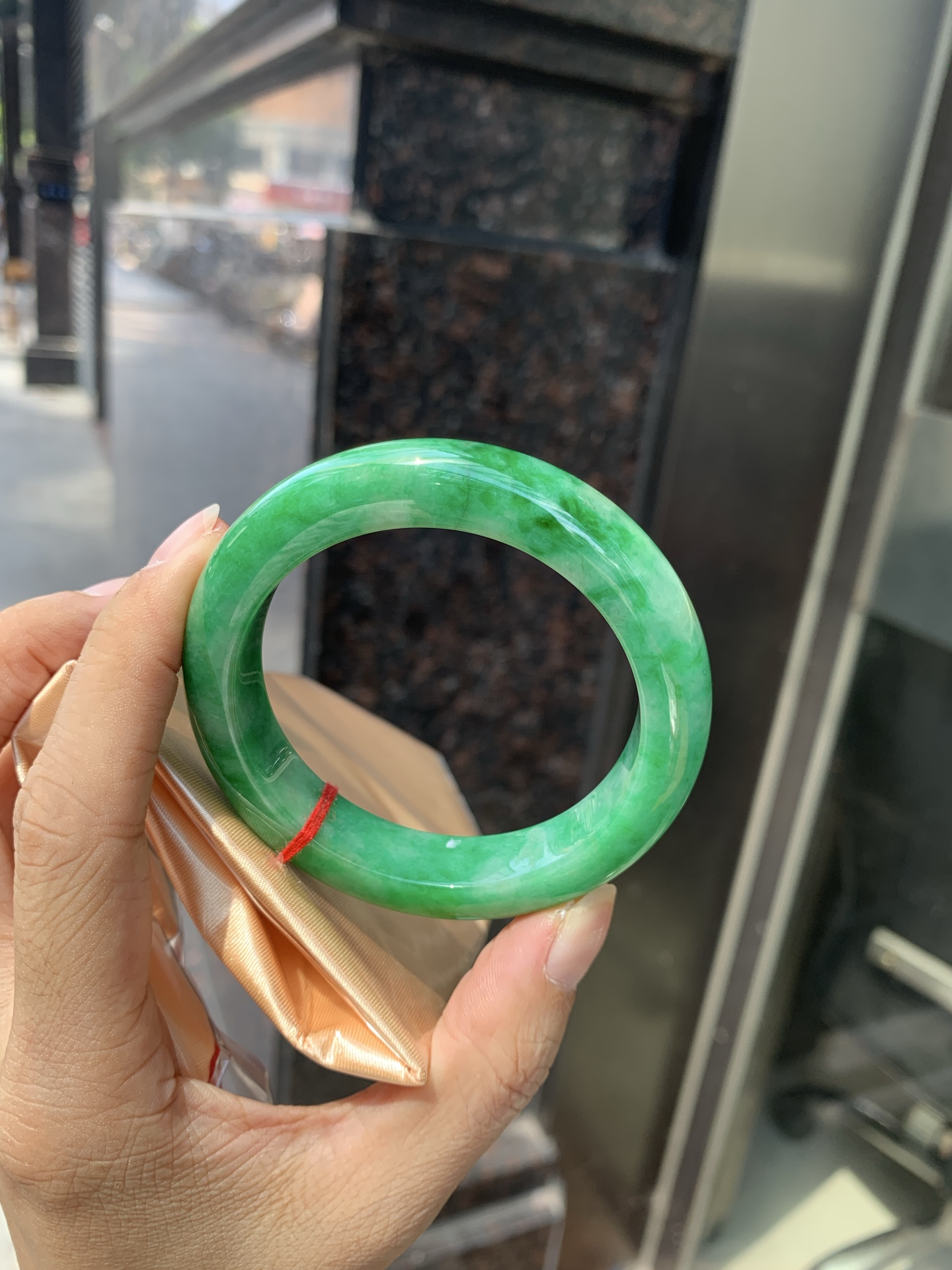 满绿正圈,打灯纹裂，表皮微扣