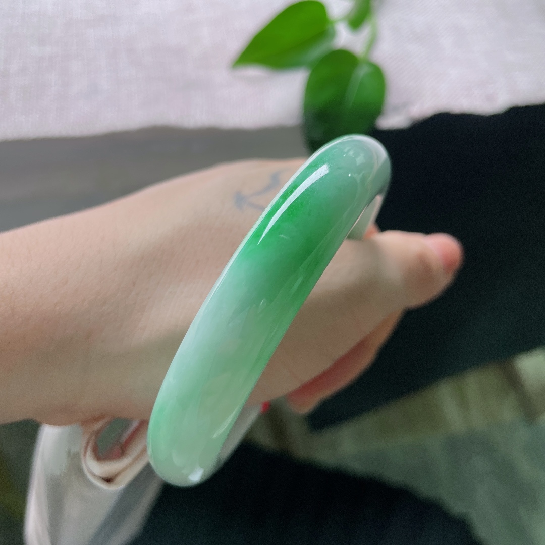 58.7/12.8/8.3，白底青正圈，愿你在繁杂世间，守得住洁白，也留得住繁华。皮纹，56666a