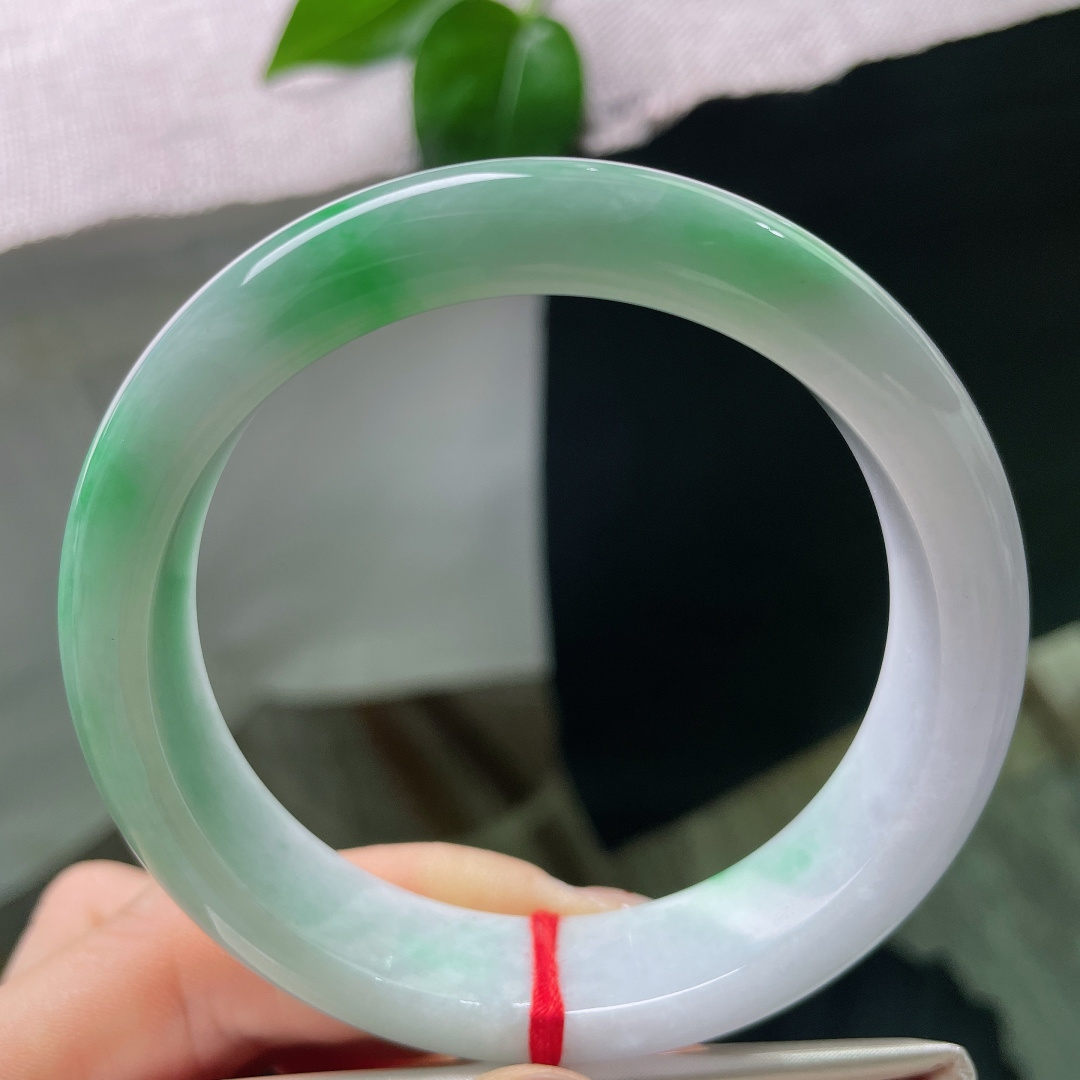 白底青正圈，水润，肉质细腻干净，青出于蓝，婉约贵气，竖棉纹，56664a