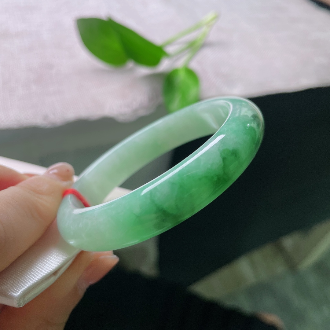51.6/11.9/7.1，绿底正圈，水头好，颜色渐变，过渡自然，充满生机和希望，皮纹，56979a