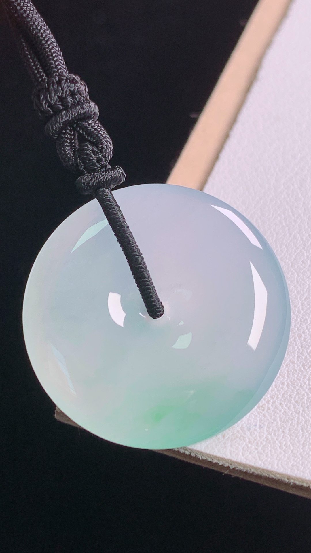 ️冰飘绿平安扣，翠色灵动，水润清爽，无裂，尺寸:28.0-5.2mm