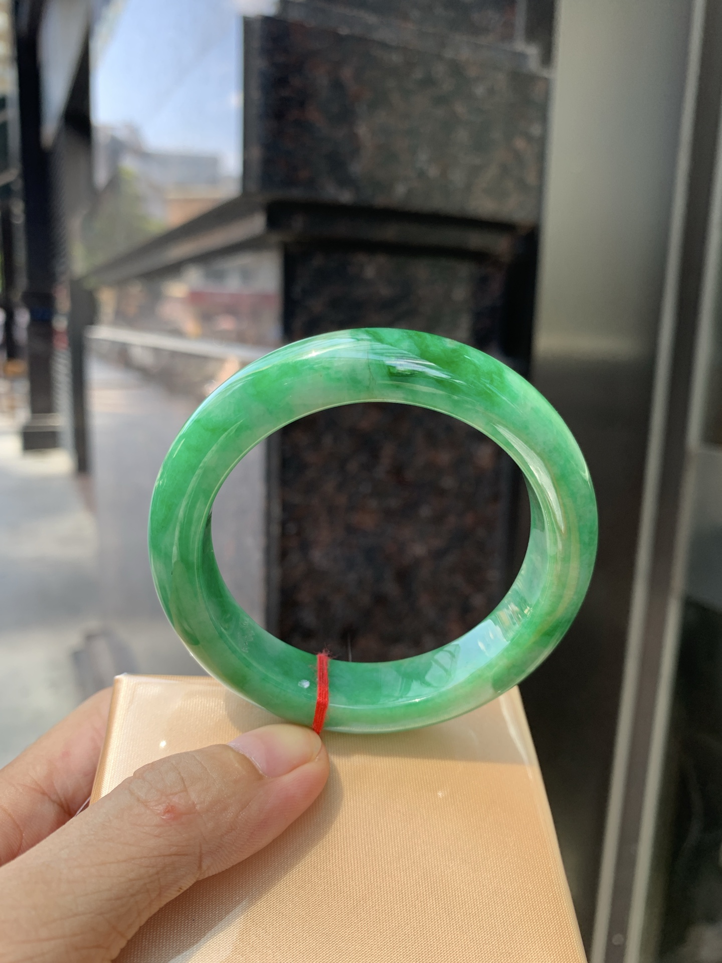 满绿正圈,打灯纹裂，表皮微扣