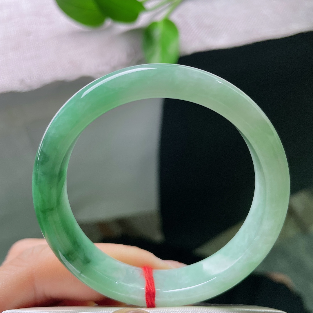 51.6/11.9/7.1，绿底正圈，水头好，颜色渐变，过渡自然，充满生机和希望，皮纹，56979a