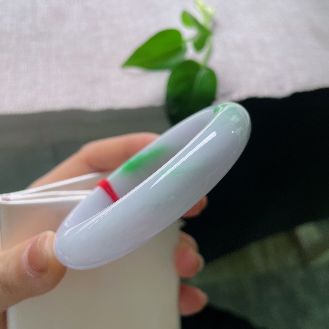 58.8/12.5/8.4，春彩正圈，翠色欲滴，春风执笔，把腕间晕成一场斑斓。皮纹，56673a