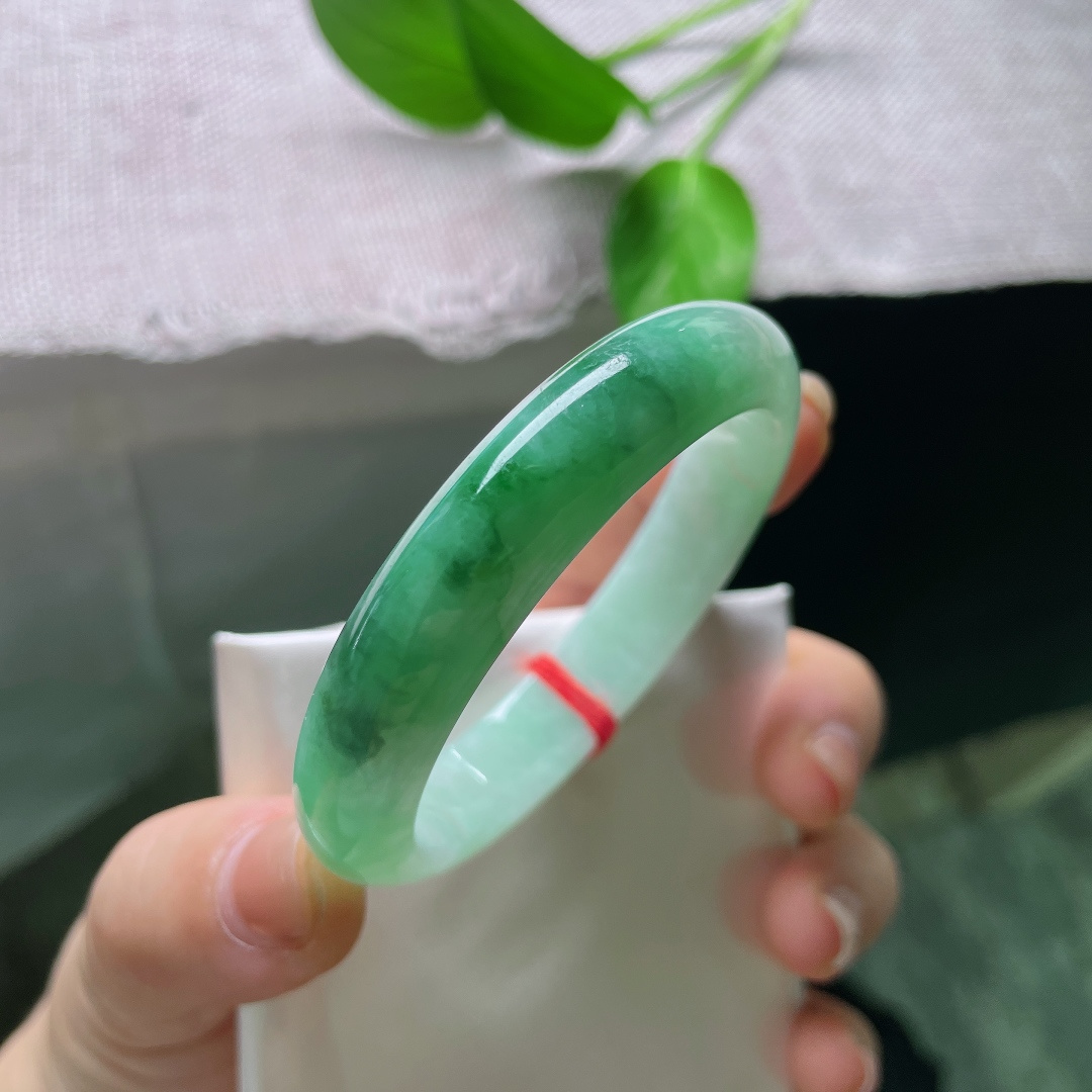 51.6/11.9/7.1，绿底正圈，水头好，颜色渐变，过渡自然，充满生机和希望，皮纹，56979a