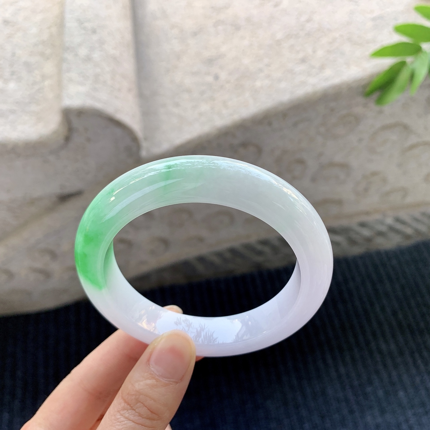 正圈57 58，圈口57.8/12.8/10，编码BA080374，描述糯冰椿彩，水润，种老，细腻，打灯有纹线