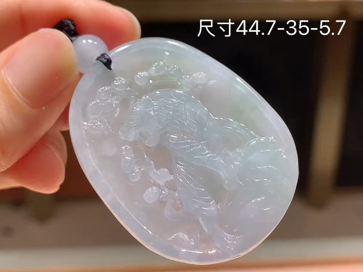 冰种生肖虎，无裂，尺寸44.7-35-5.7